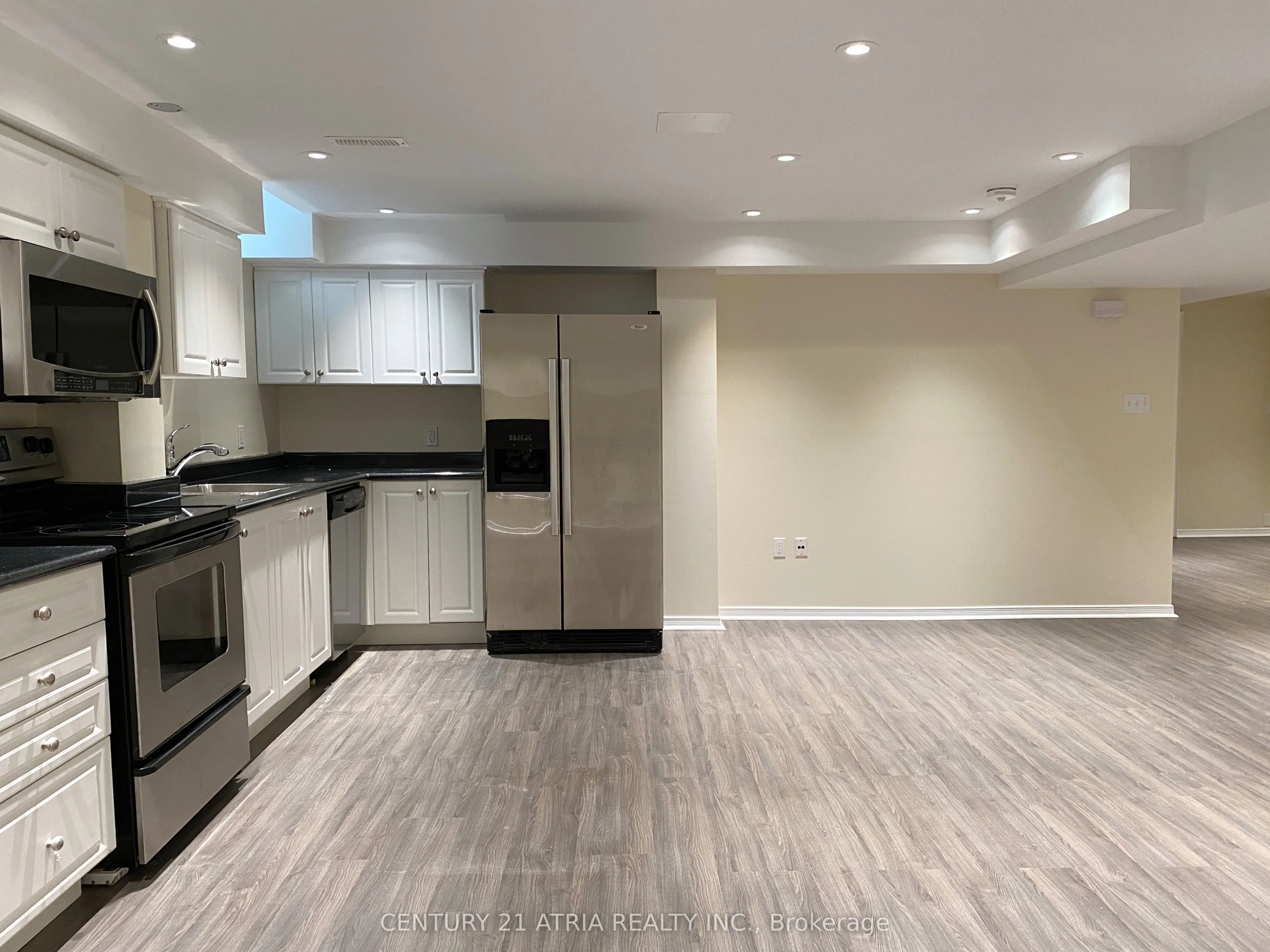 14 Robert Attersley Drive W