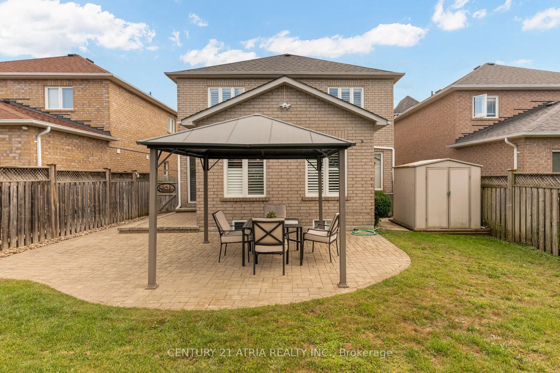 14 Robert Attersley Drive W
