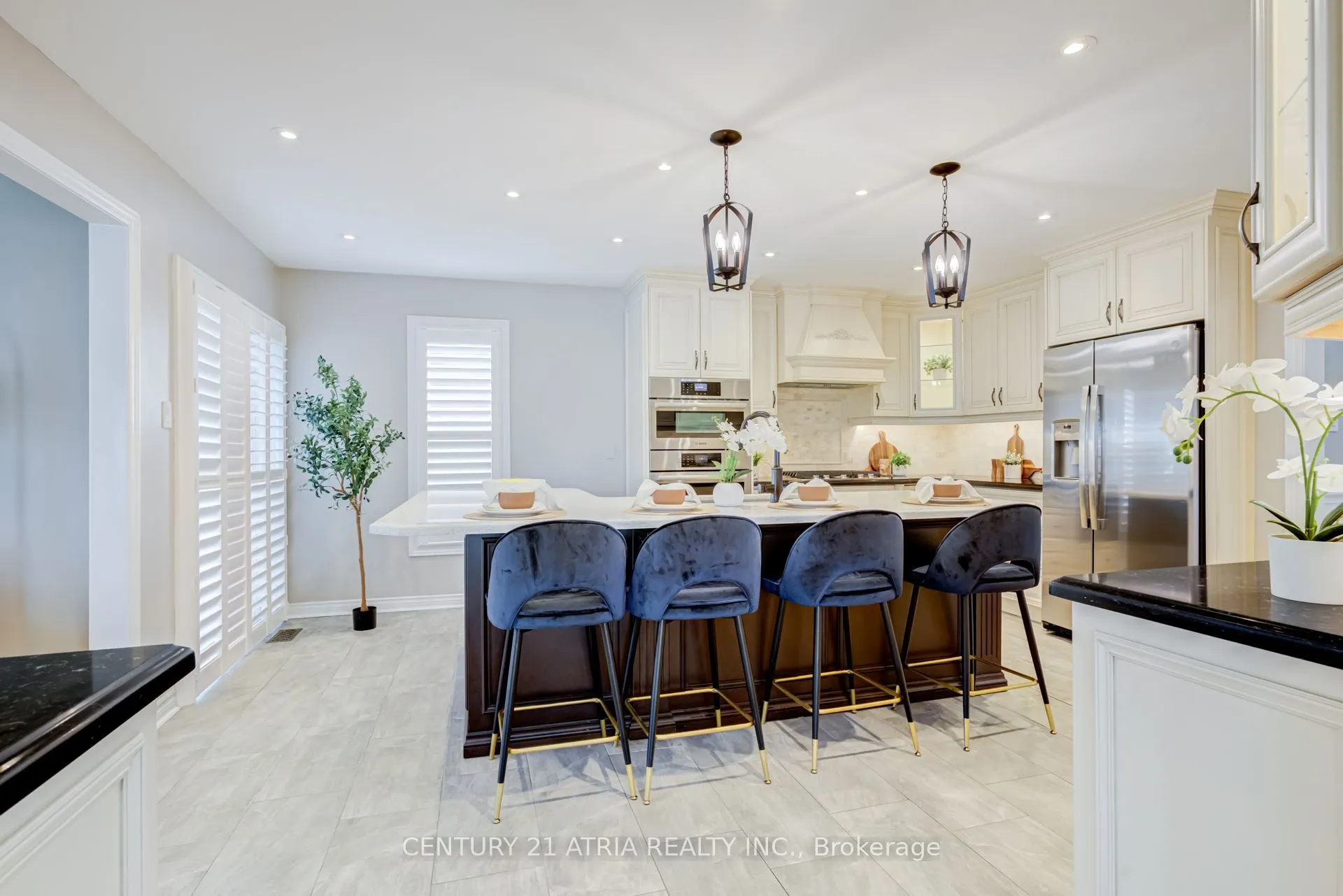14 Robert Attersley Drive W
