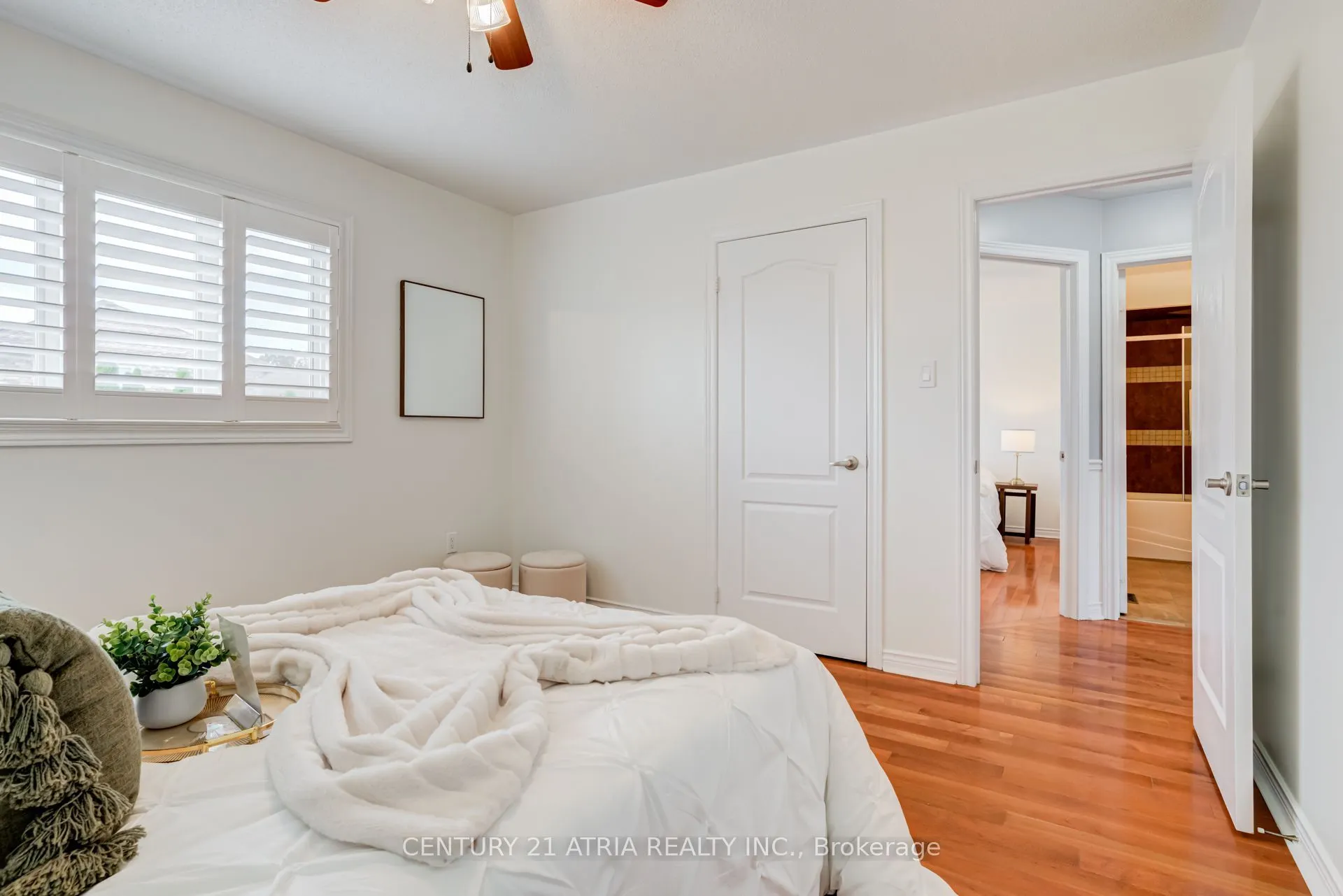 14 Robert Attersley Drive W