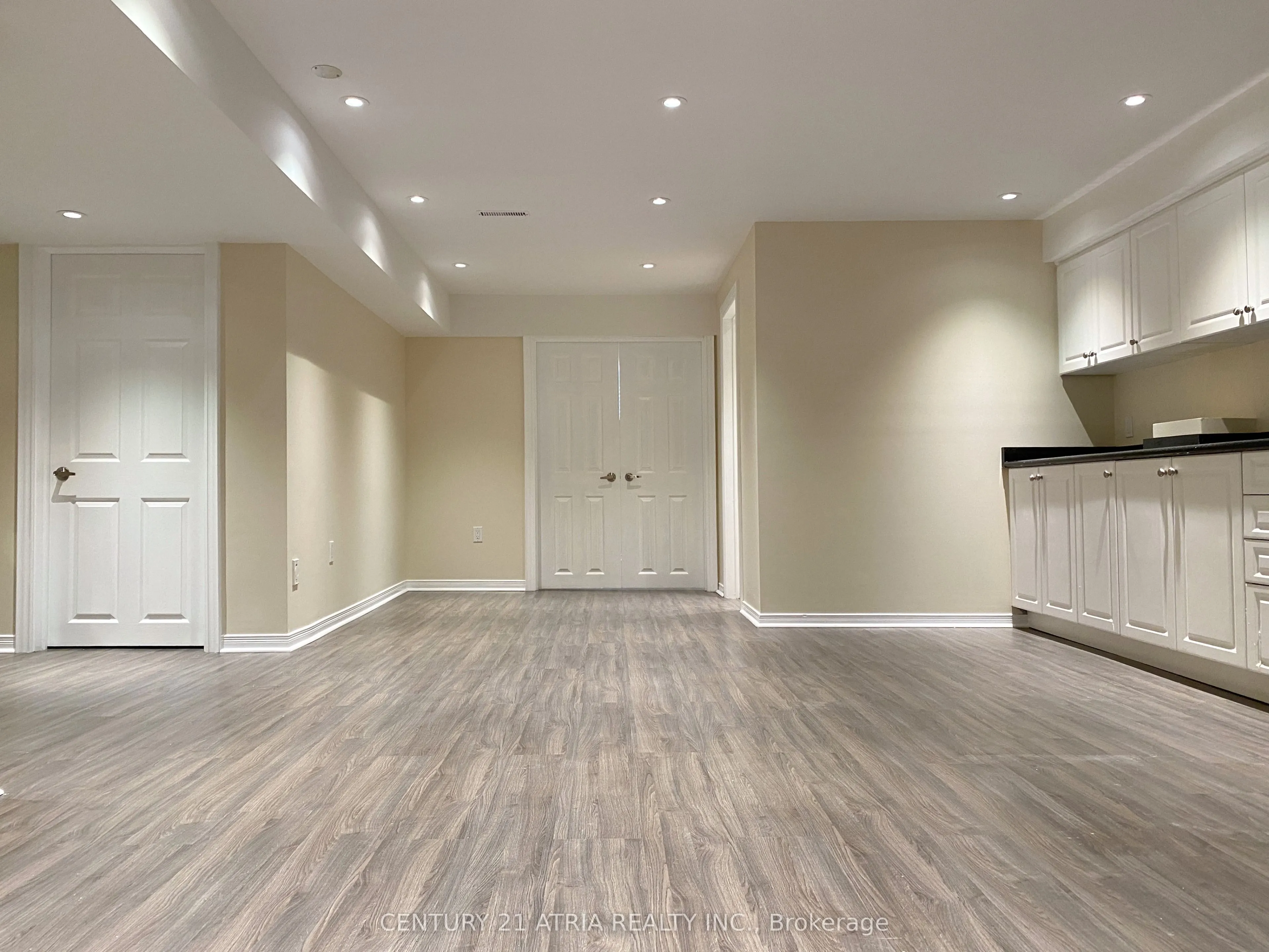14 Robert Attersley Drive W