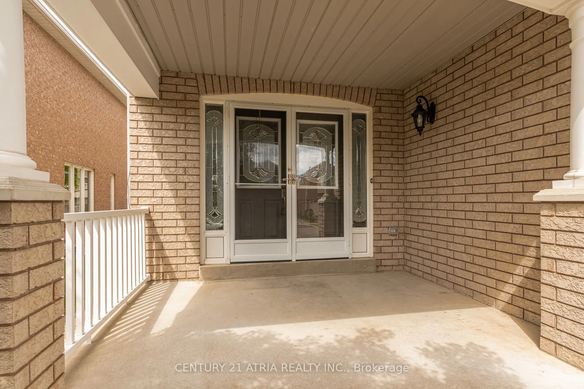 14 Robert Attersley Drive W