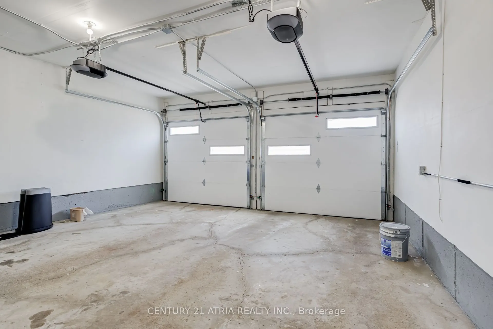 14 Robert Attersley Drive W