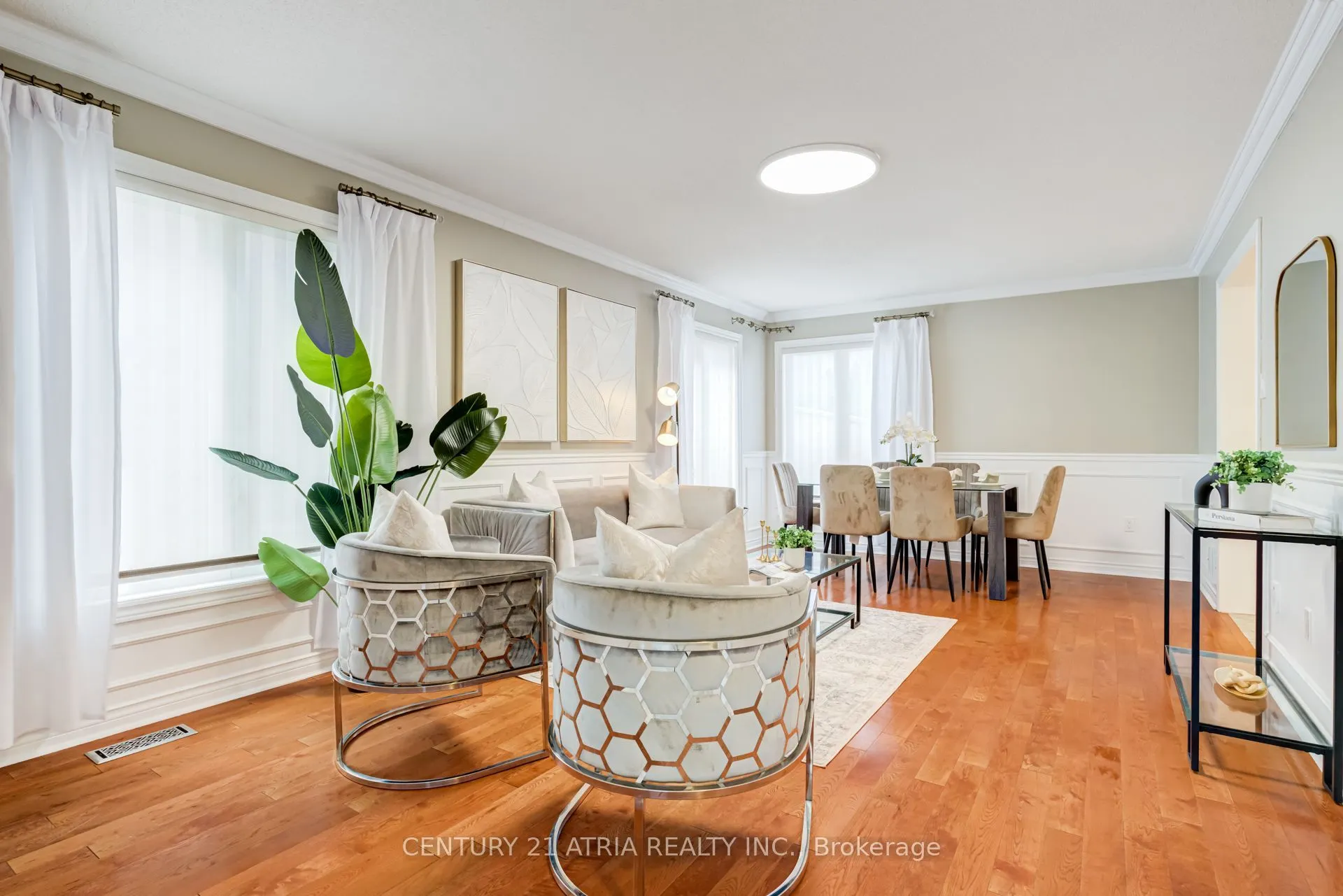 14 Robert Attersley Drive W