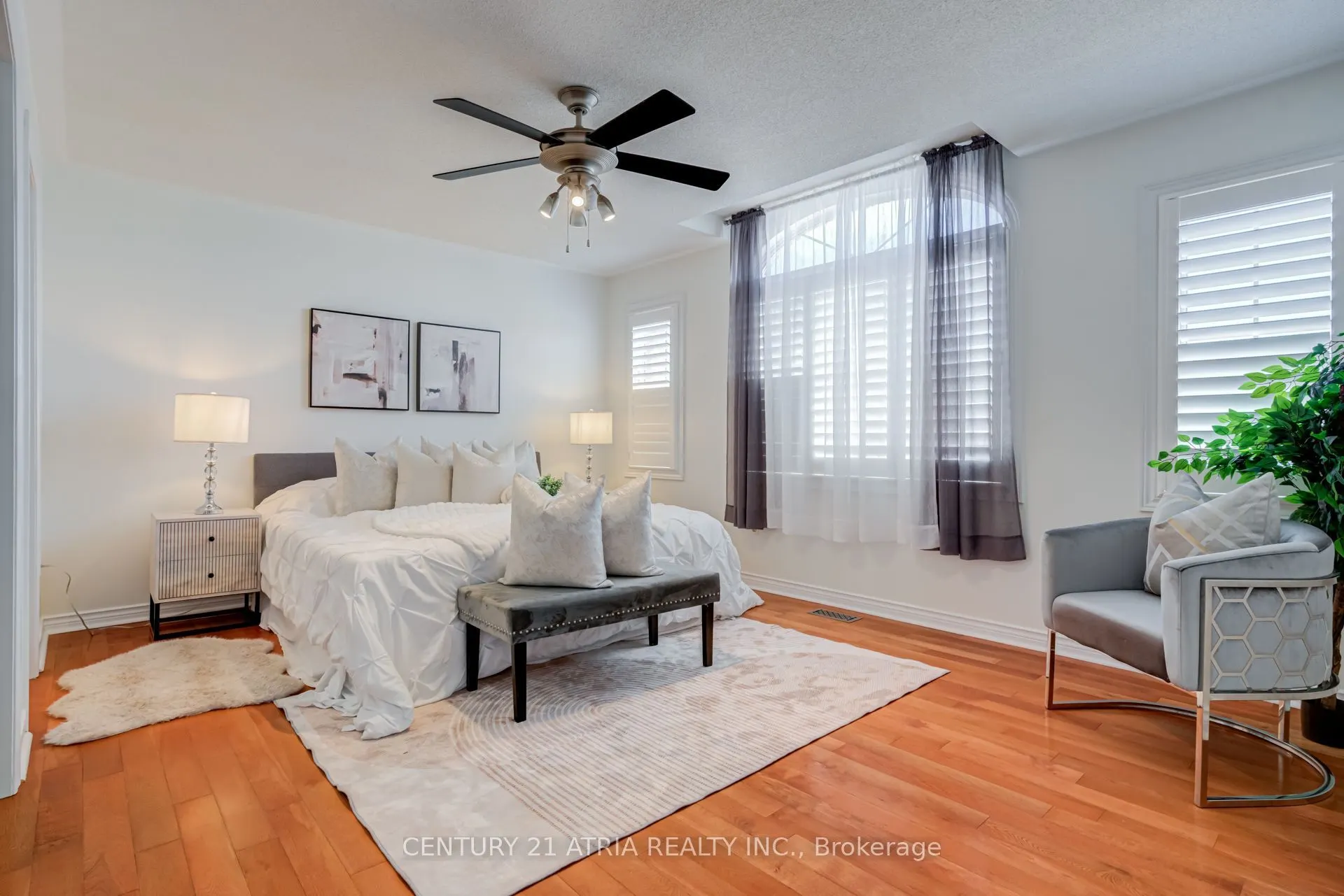 14 Robert Attersley Drive W