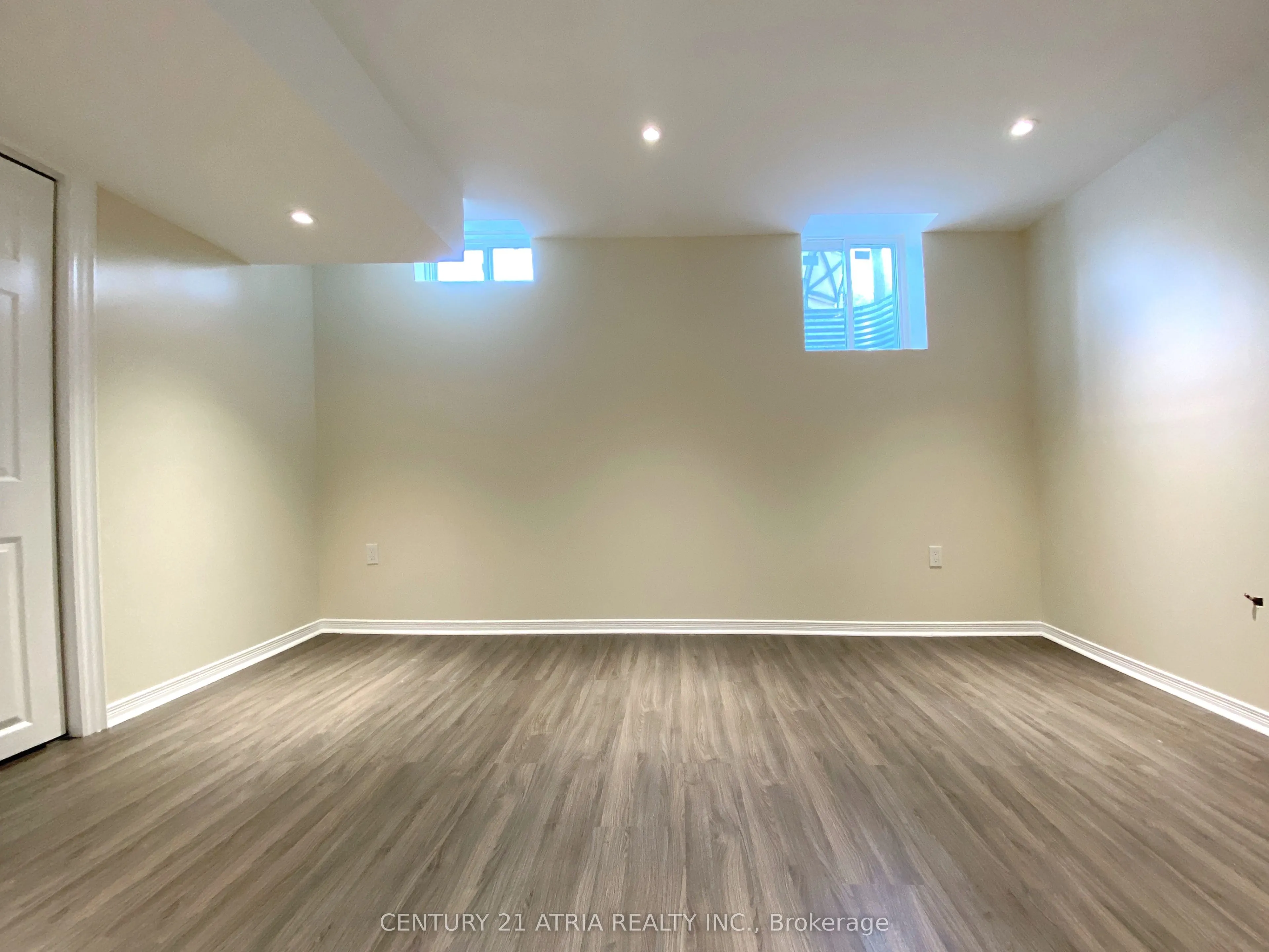 14 Robert Attersley Drive W