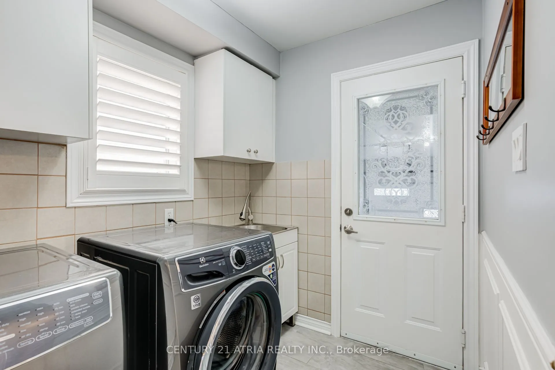 14 Robert Attersley Drive W