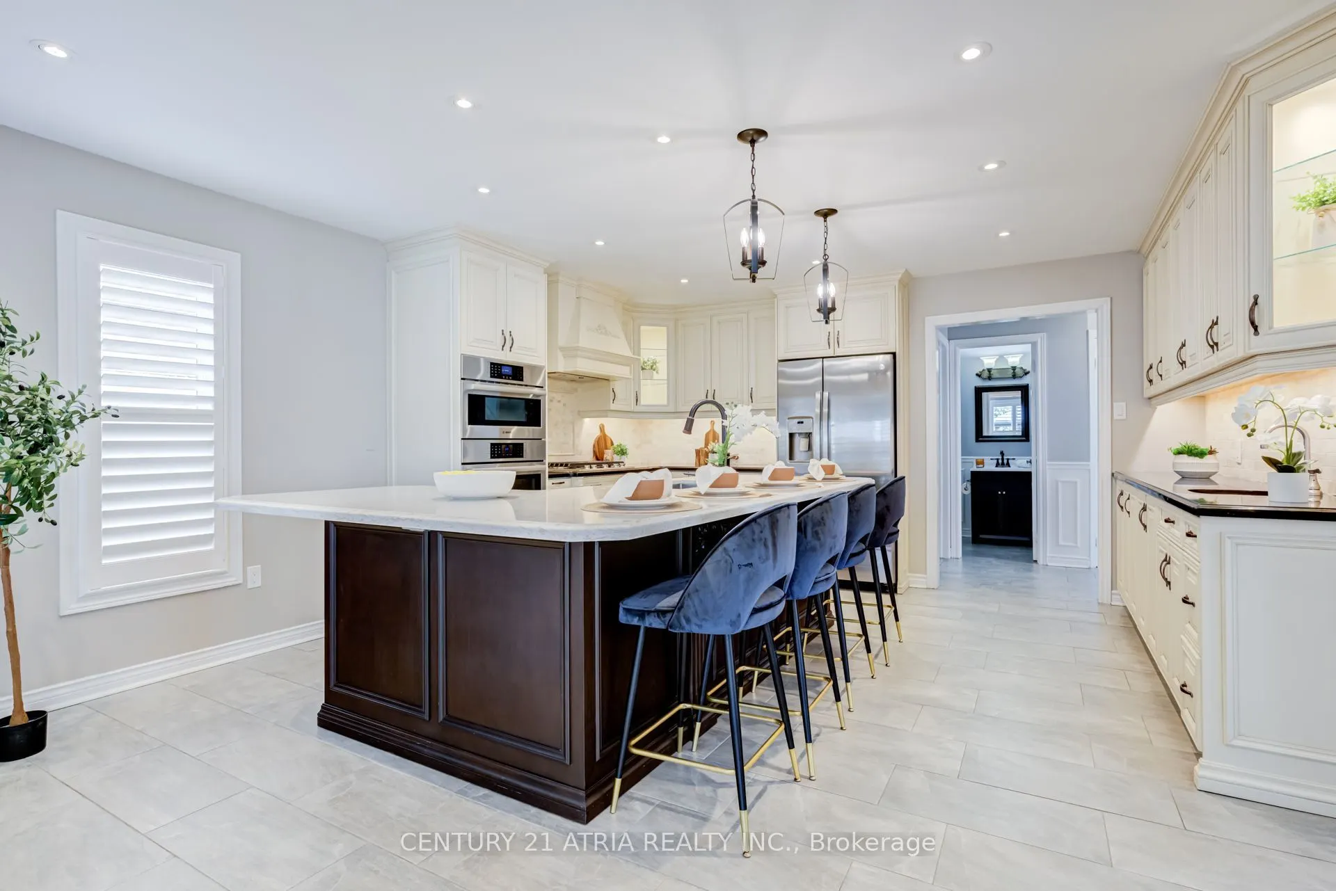 14 Robert Attersley Drive W