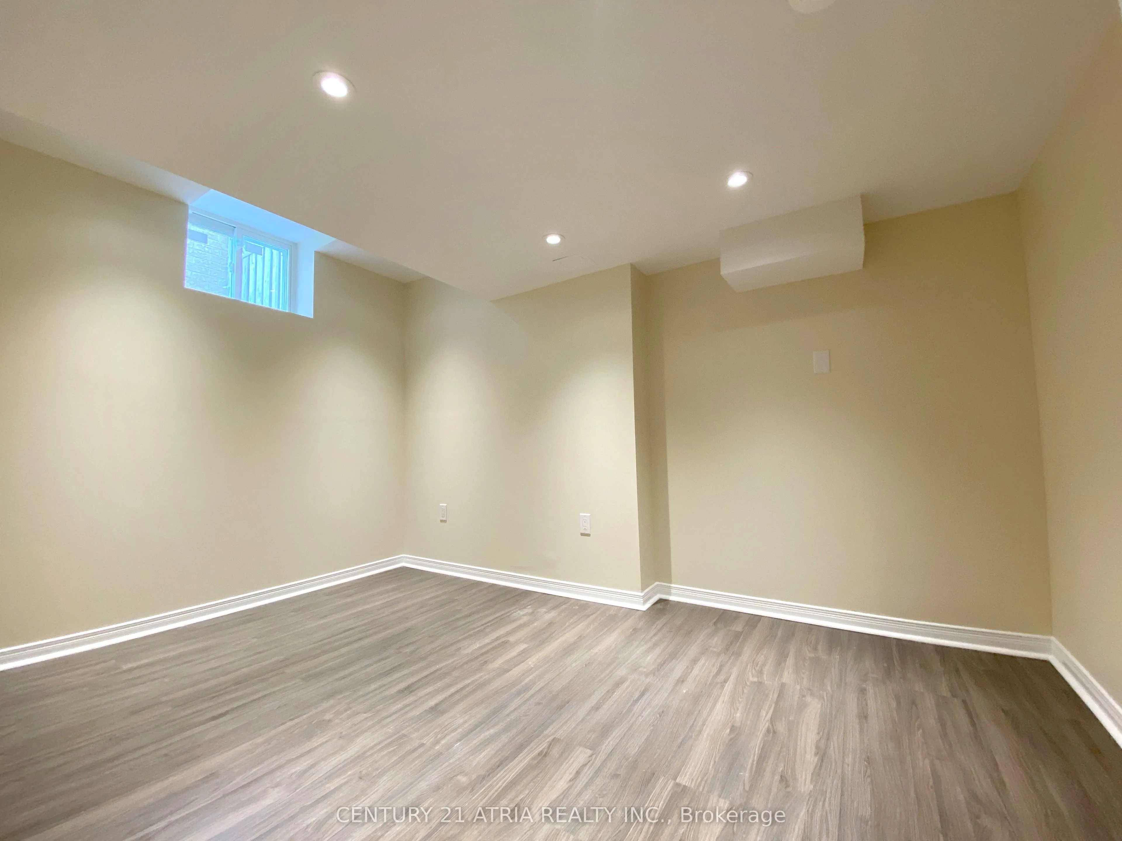 14 Robert Attersley Drive W