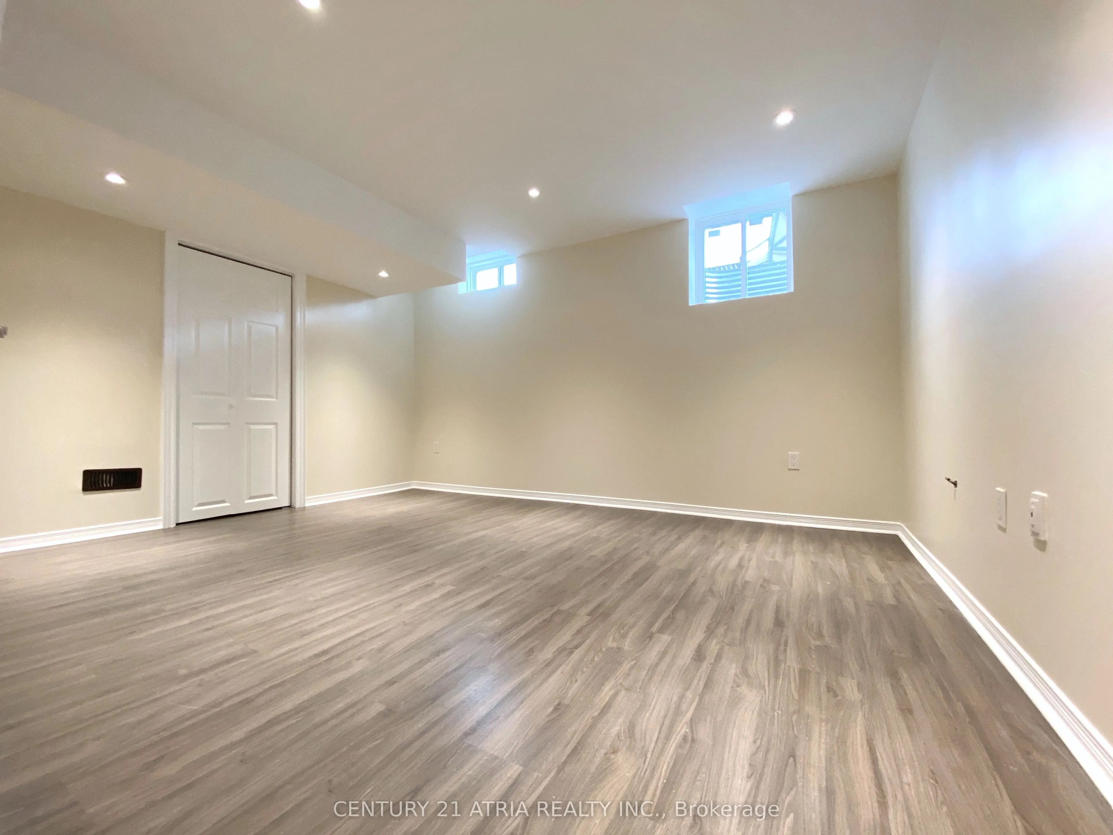 14 Robert Attersley Drive W