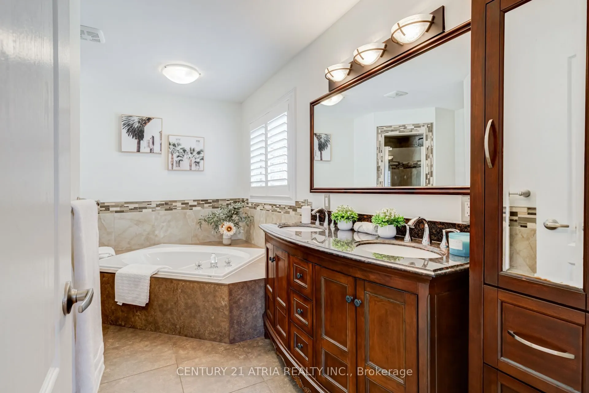 14 Robert Attersley Drive W