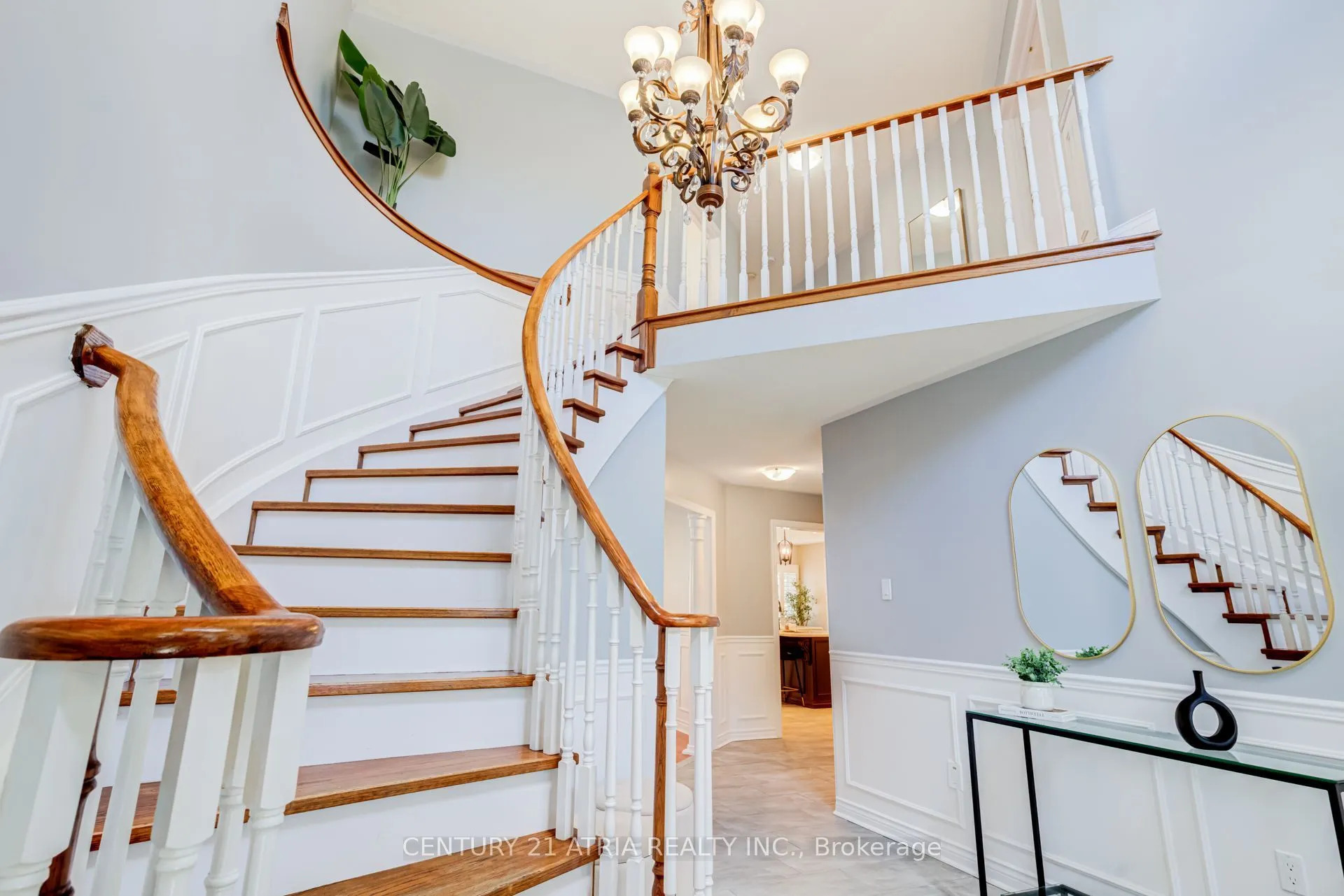 14 Robert Attersley Drive W
