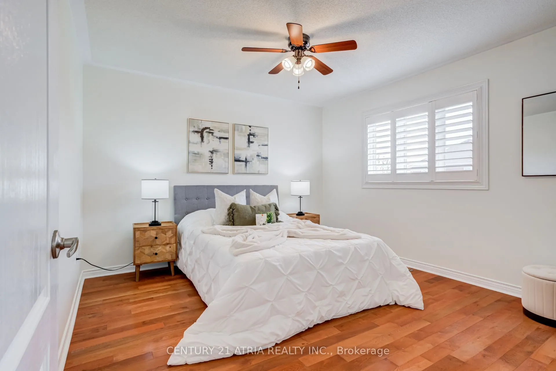 14 Robert Attersley Drive W