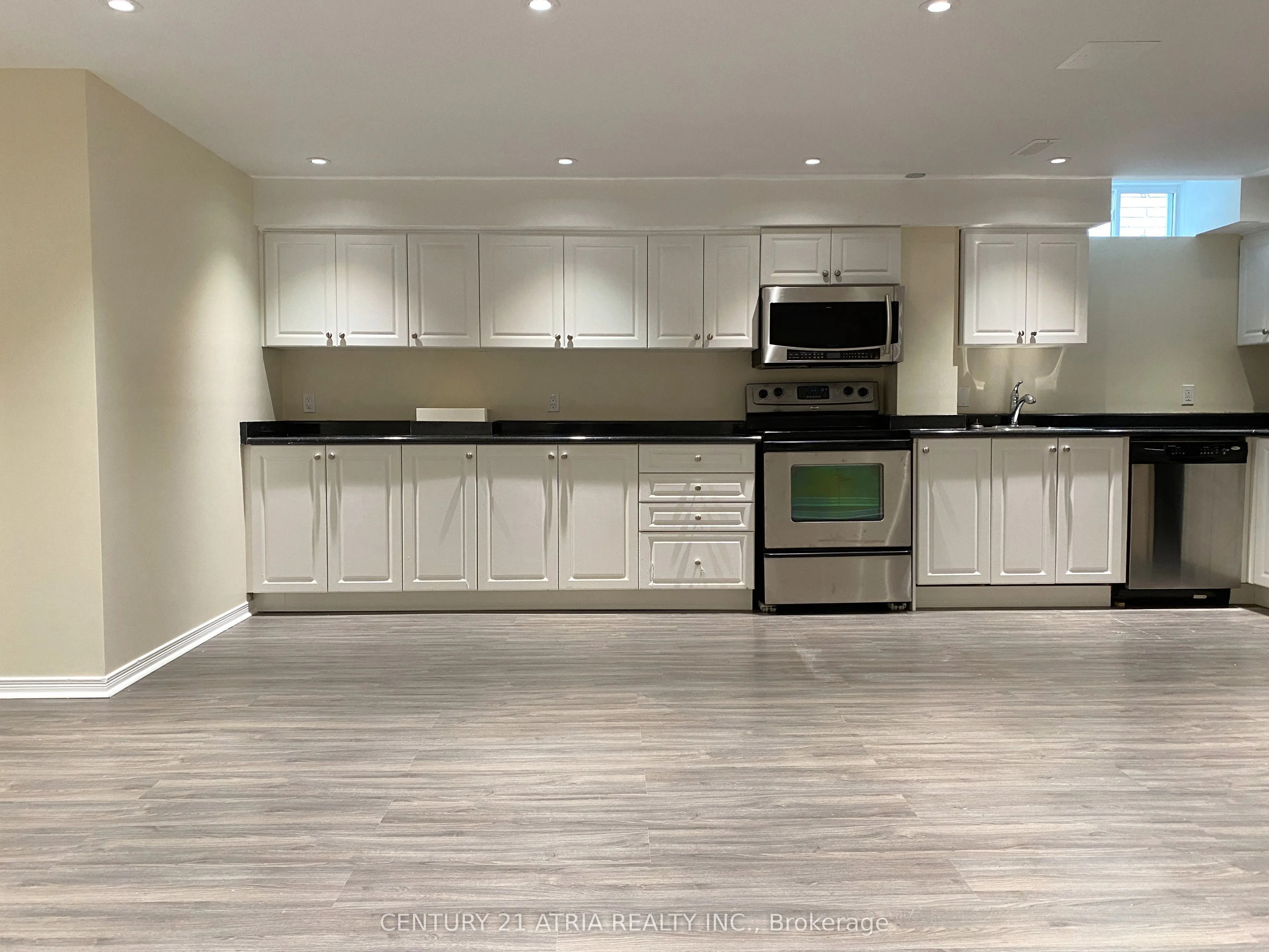 14 Robert Attersley Drive W