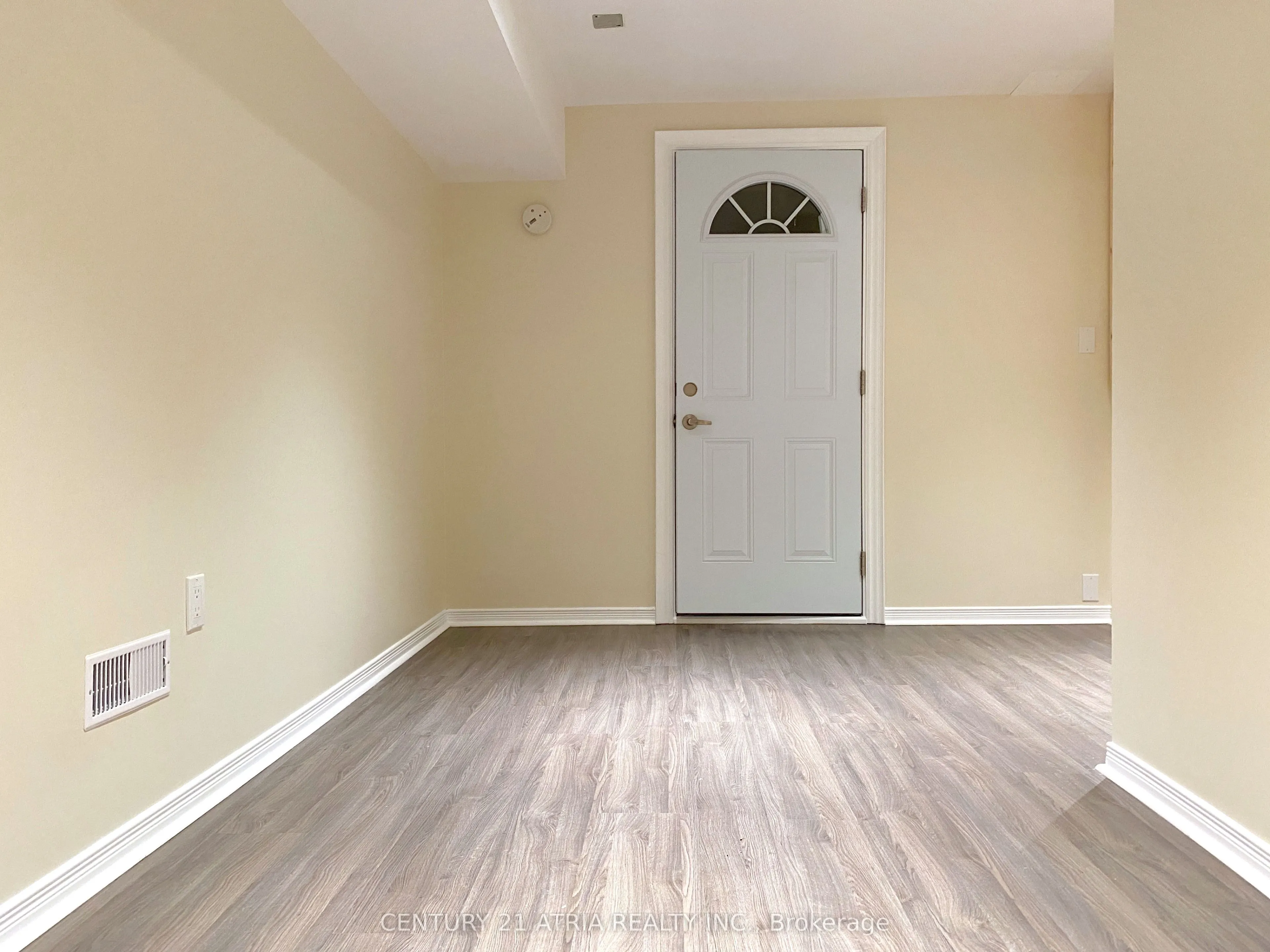 14 Robert Attersley Drive W