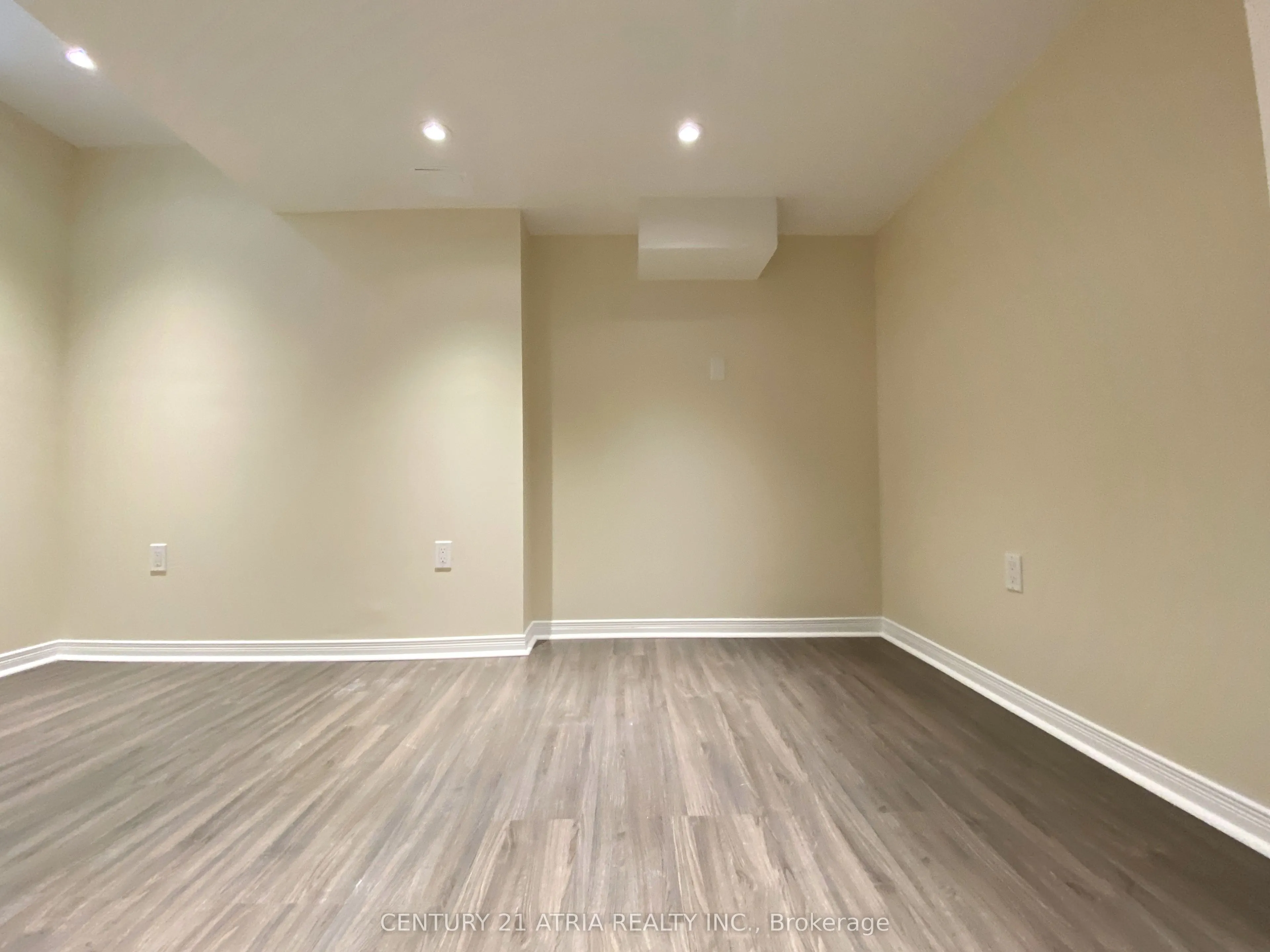 14 Robert Attersley Drive W