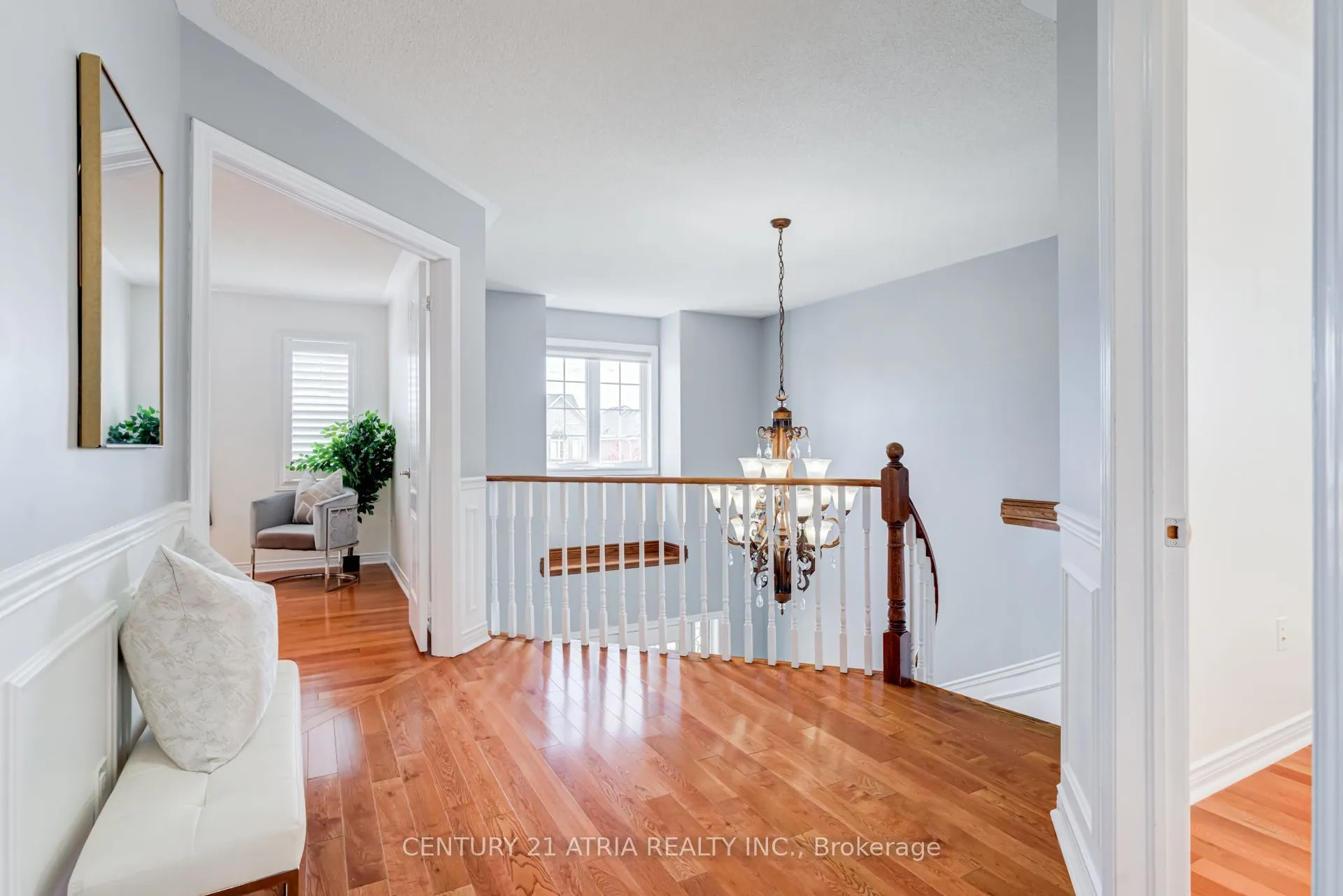 14 Robert Attersley Drive W