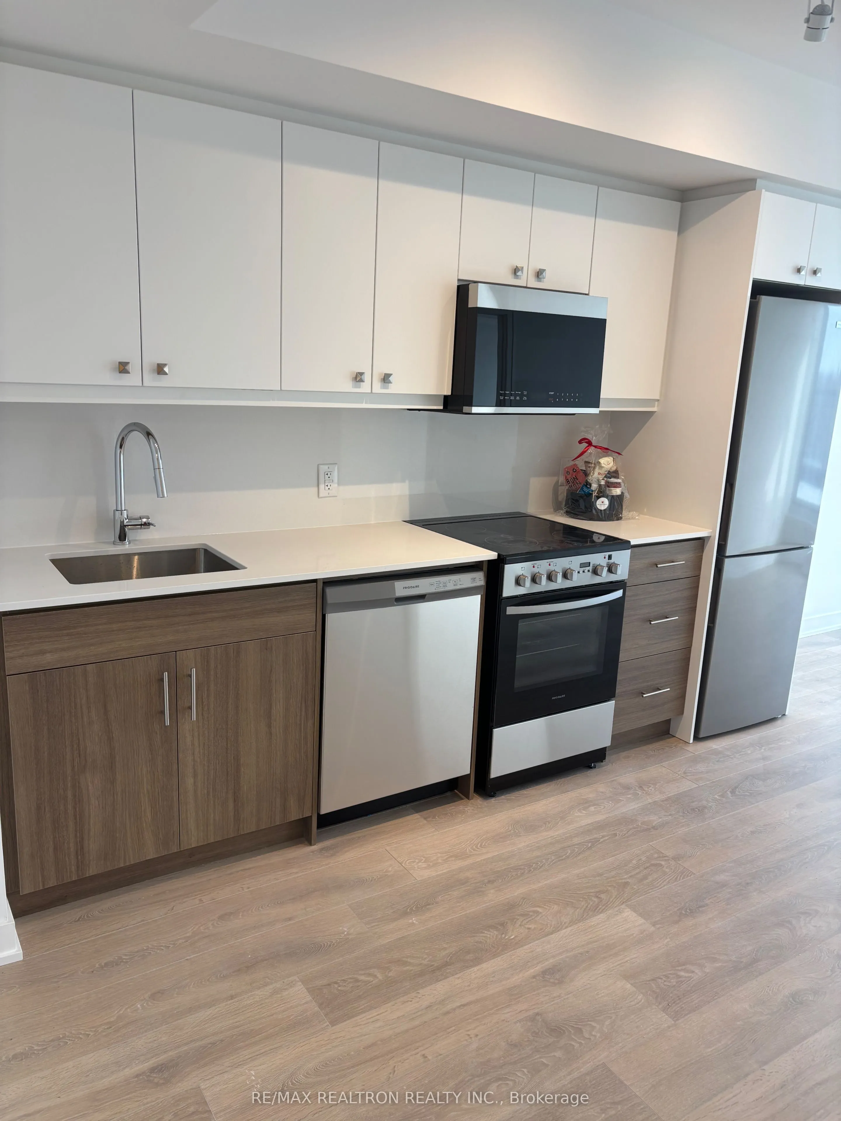 2 Manderley Drive #904