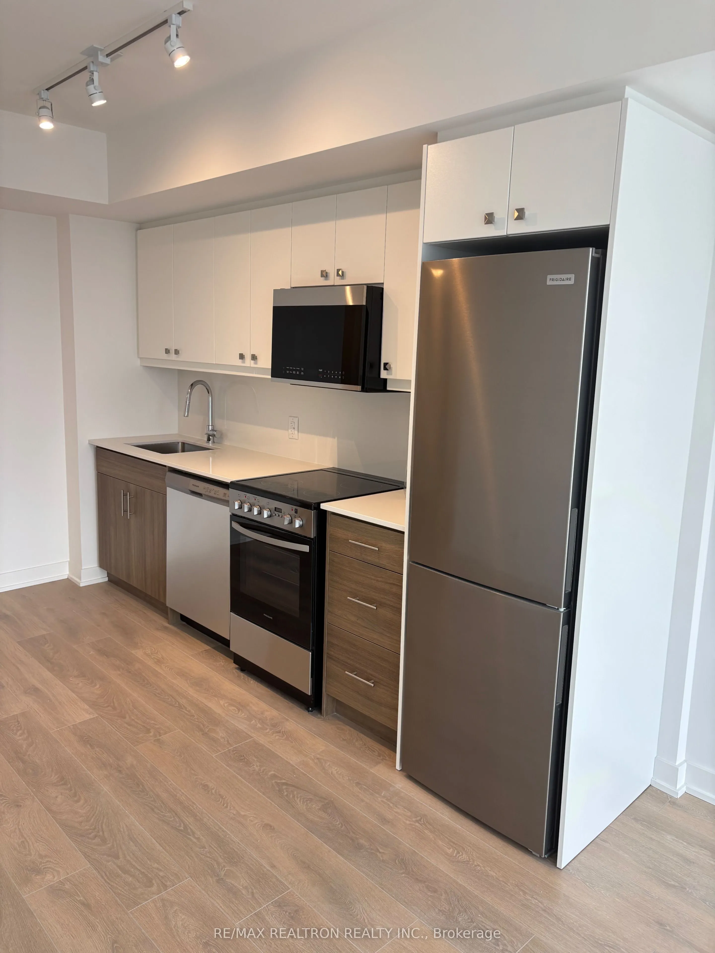 2 Manderley Drive #904