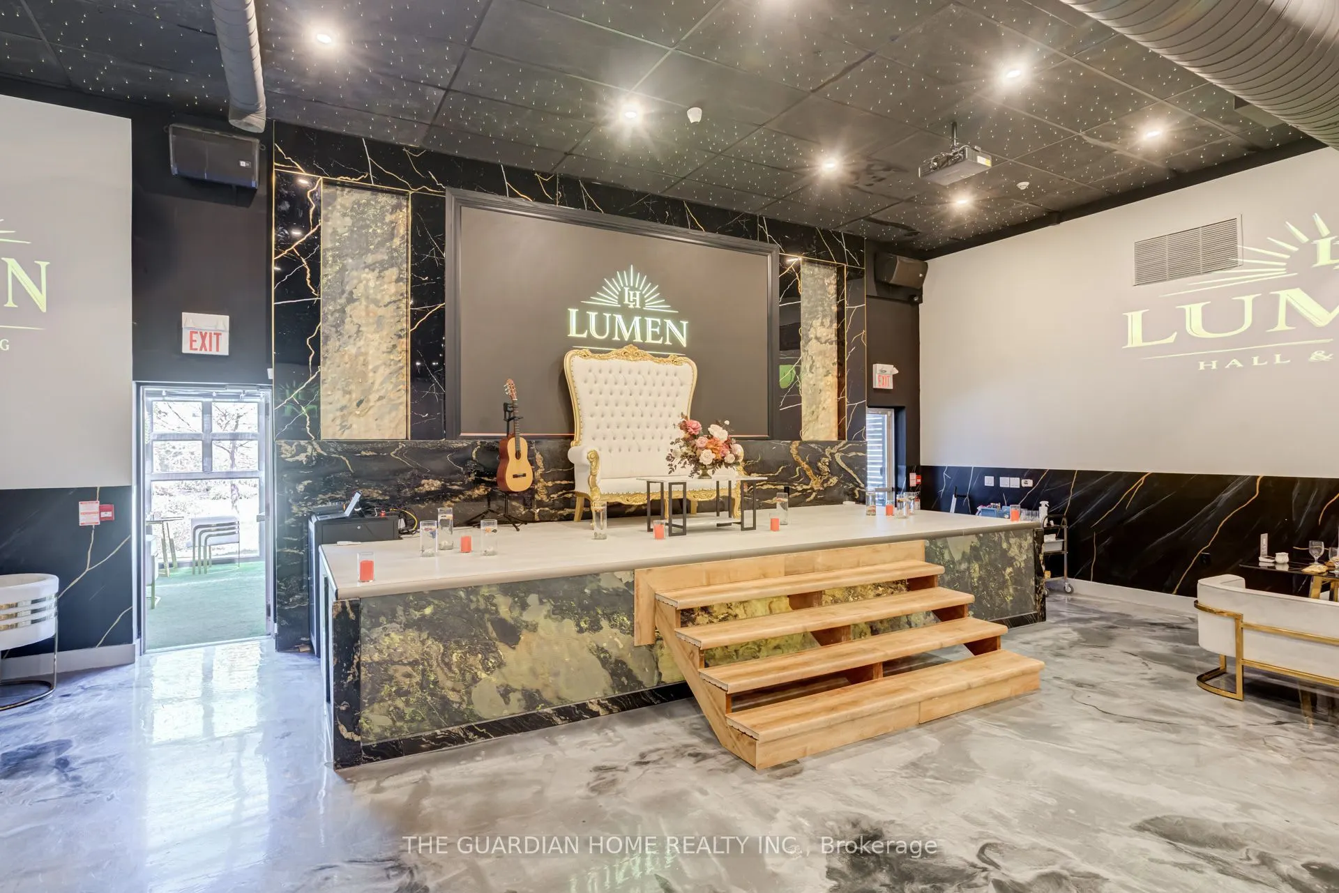 1419 King Street E