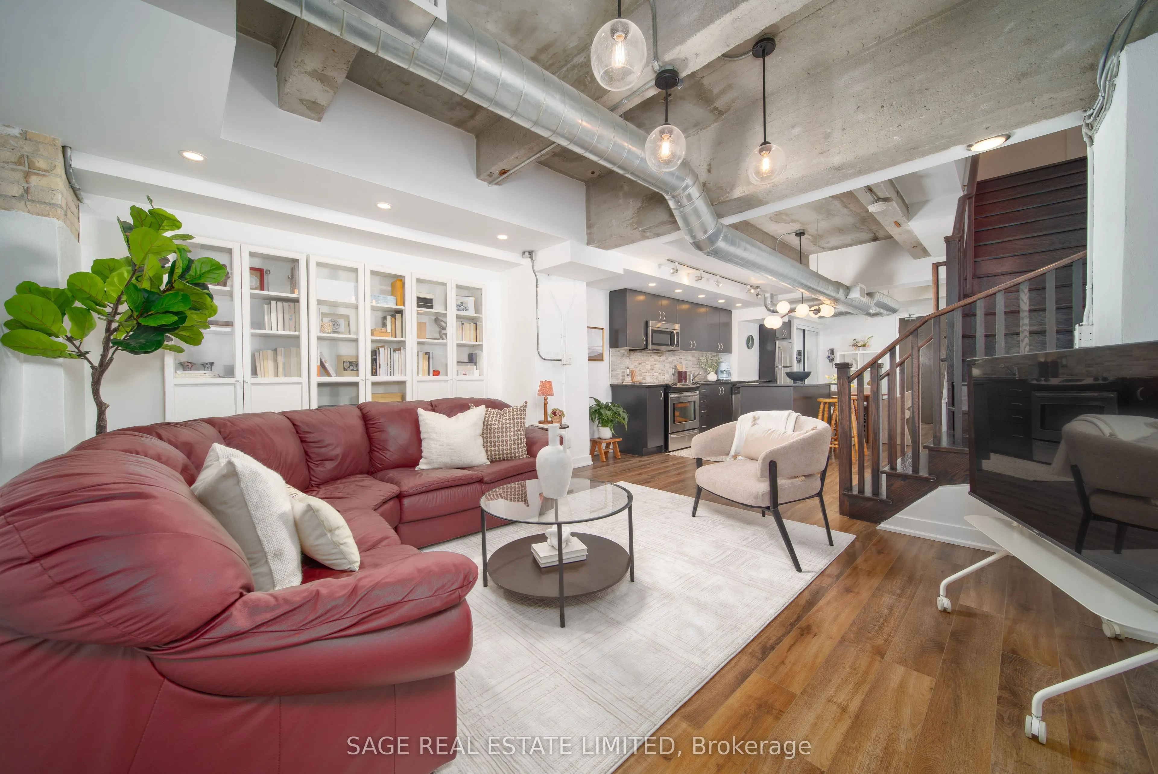 201 Carlaw Avenue #128
