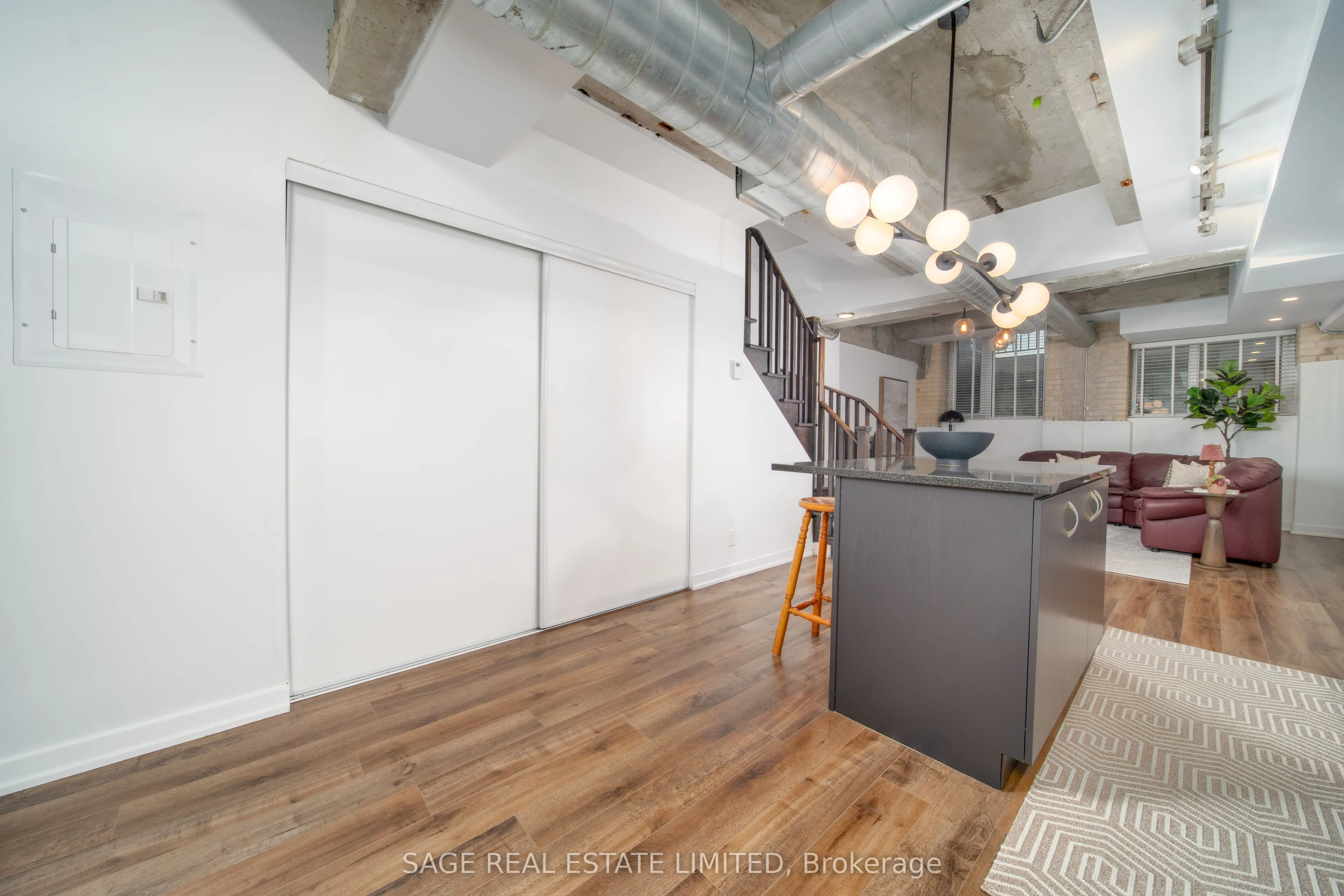 201 Carlaw Avenue #128