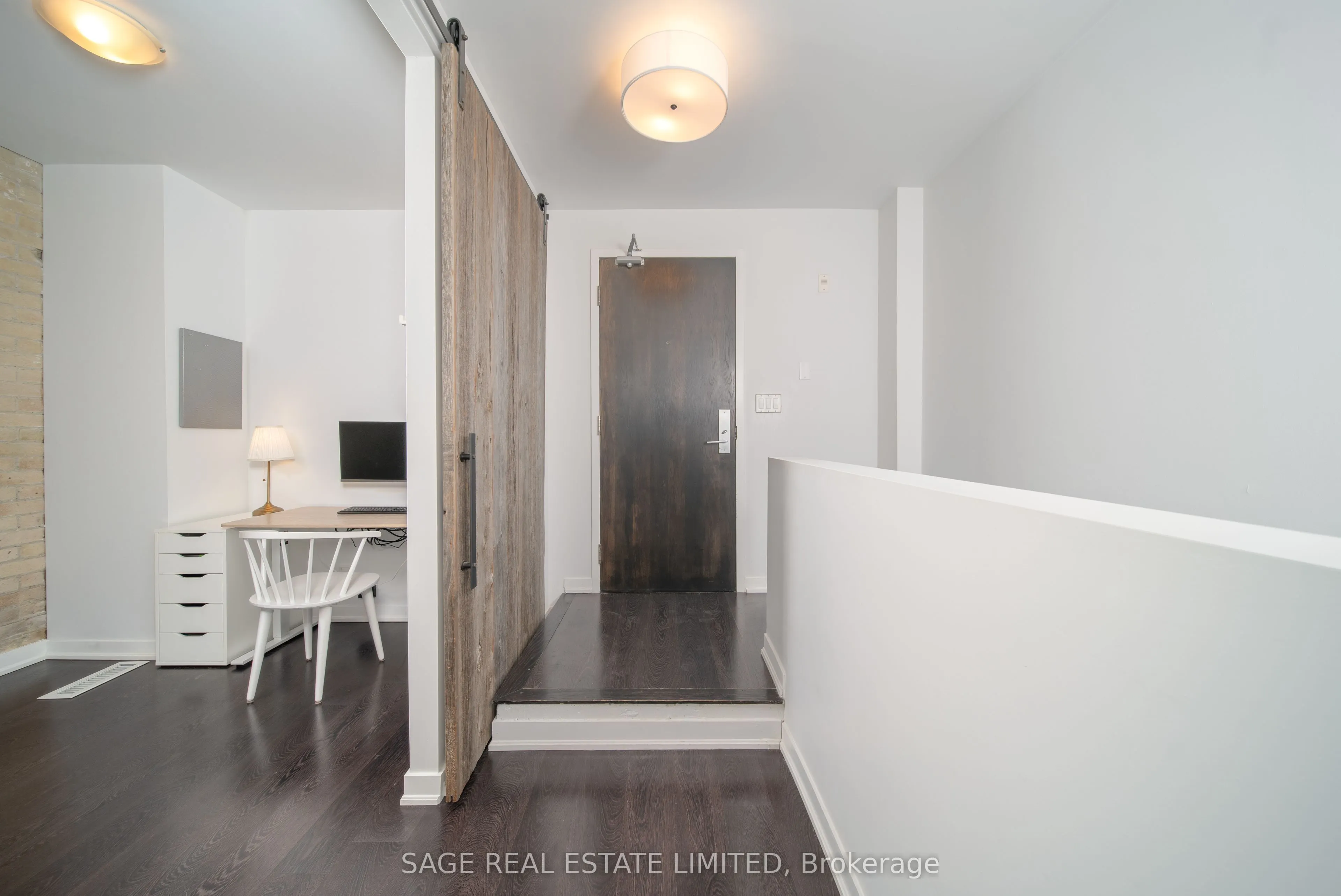 201 Carlaw Avenue #128