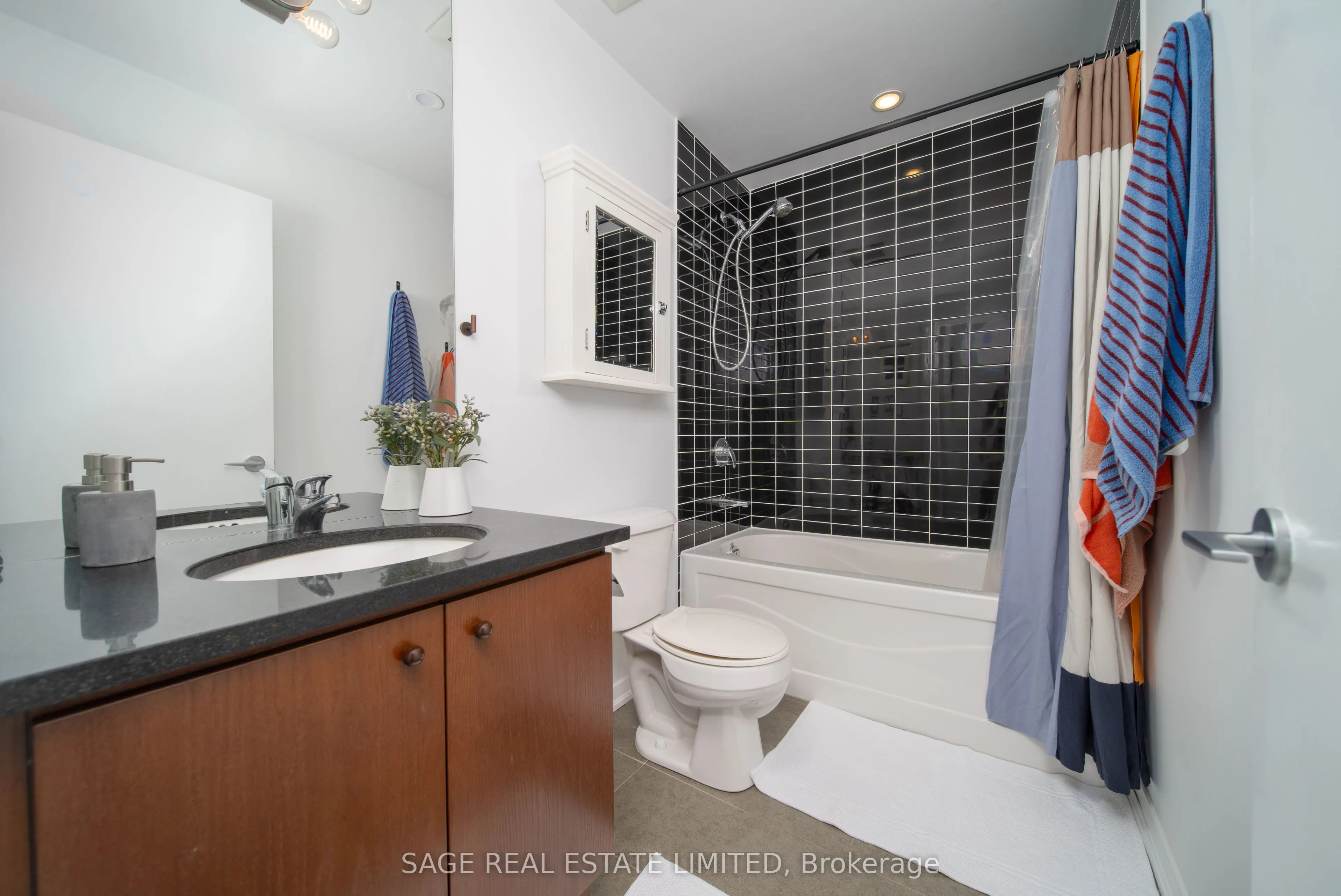 201 Carlaw Avenue #128