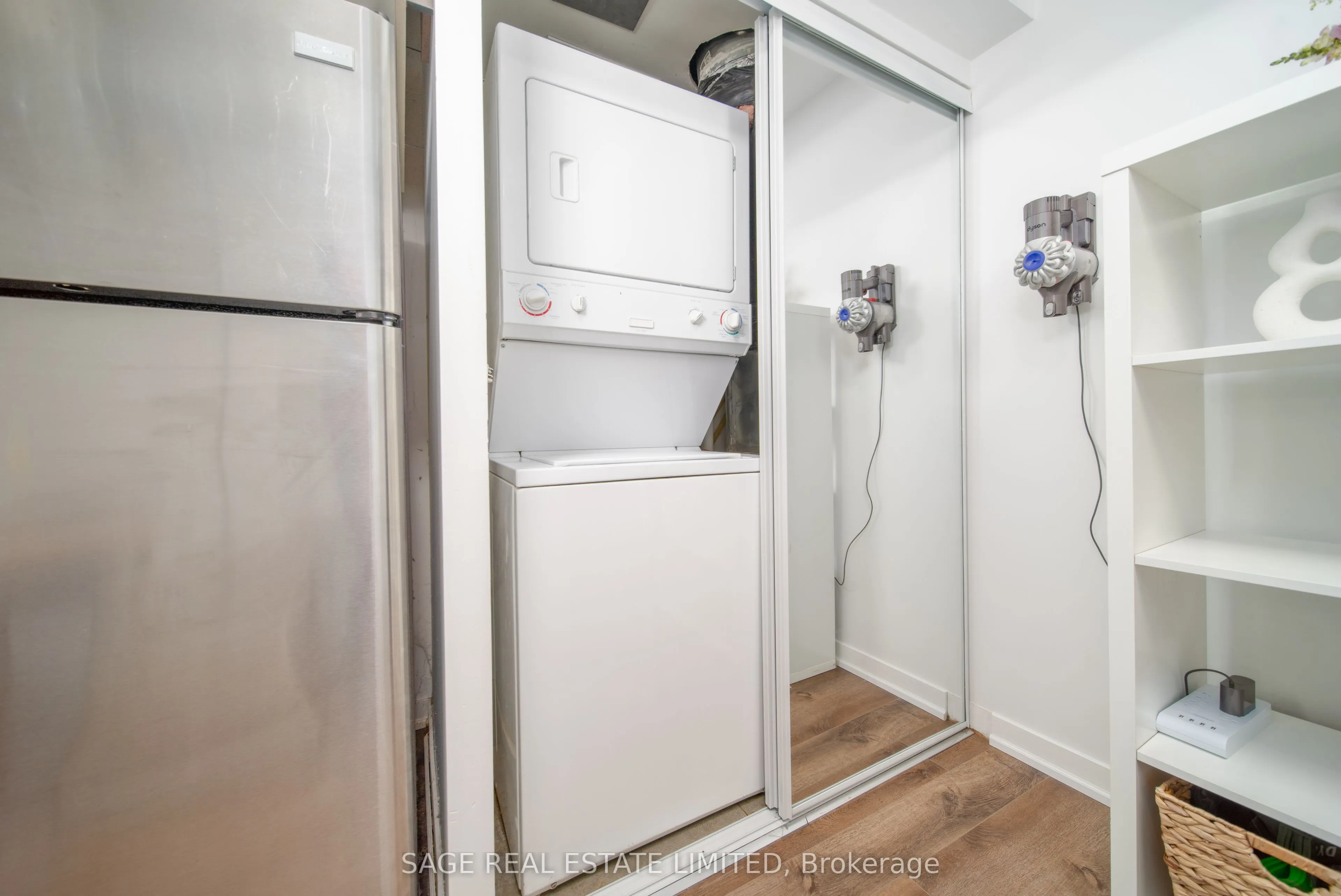201 Carlaw Avenue #128