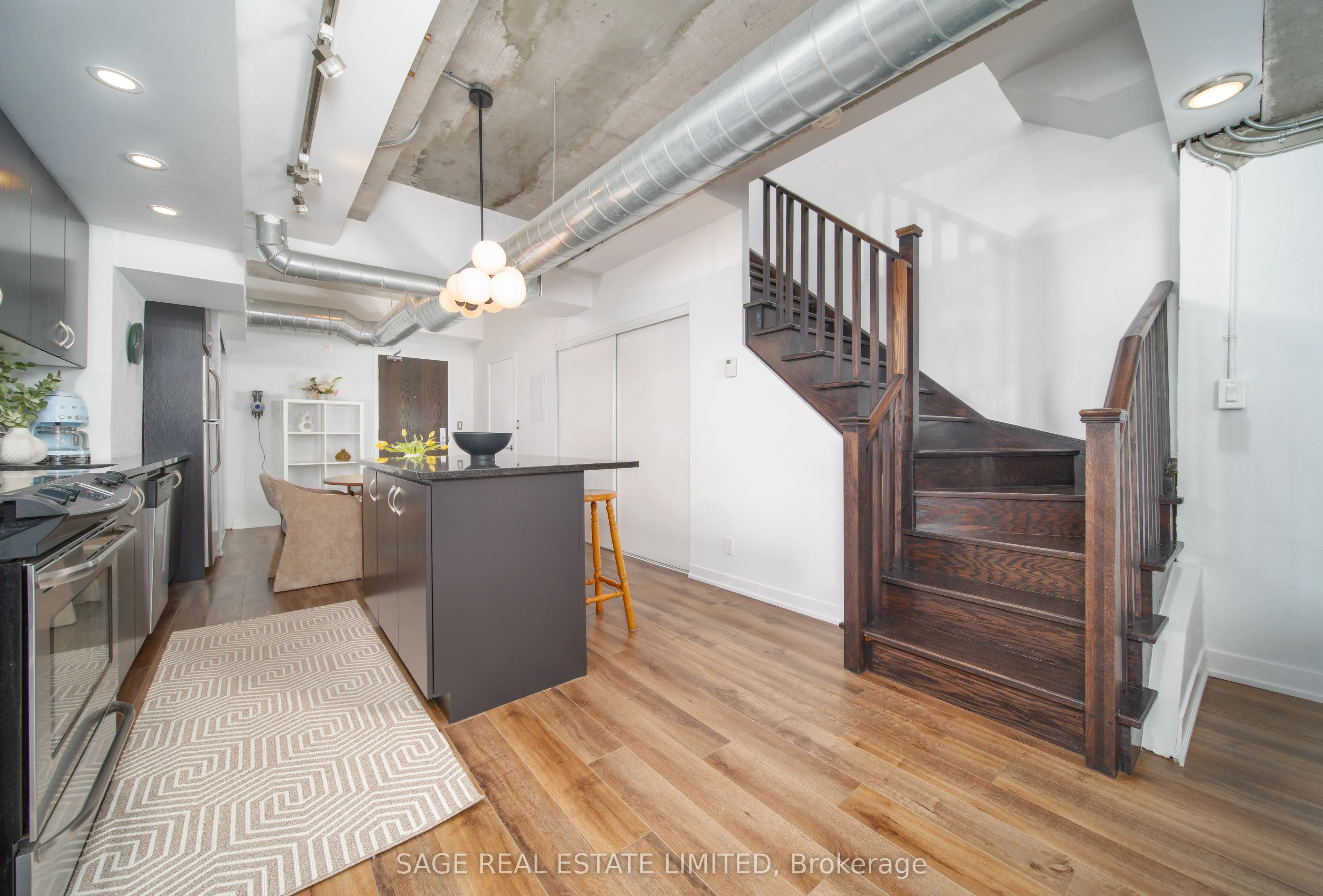 201 Carlaw Avenue #128