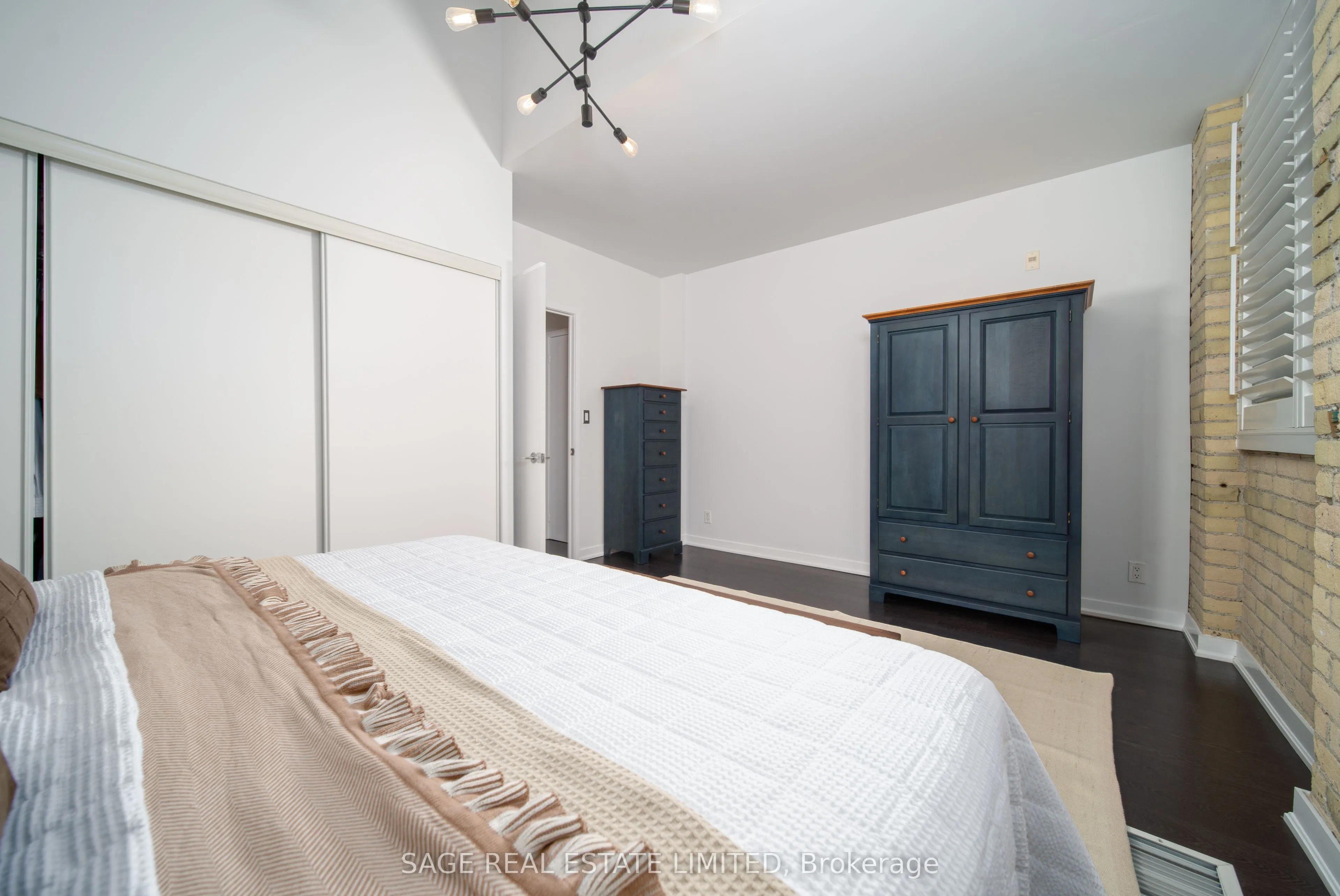 201 Carlaw Avenue #128