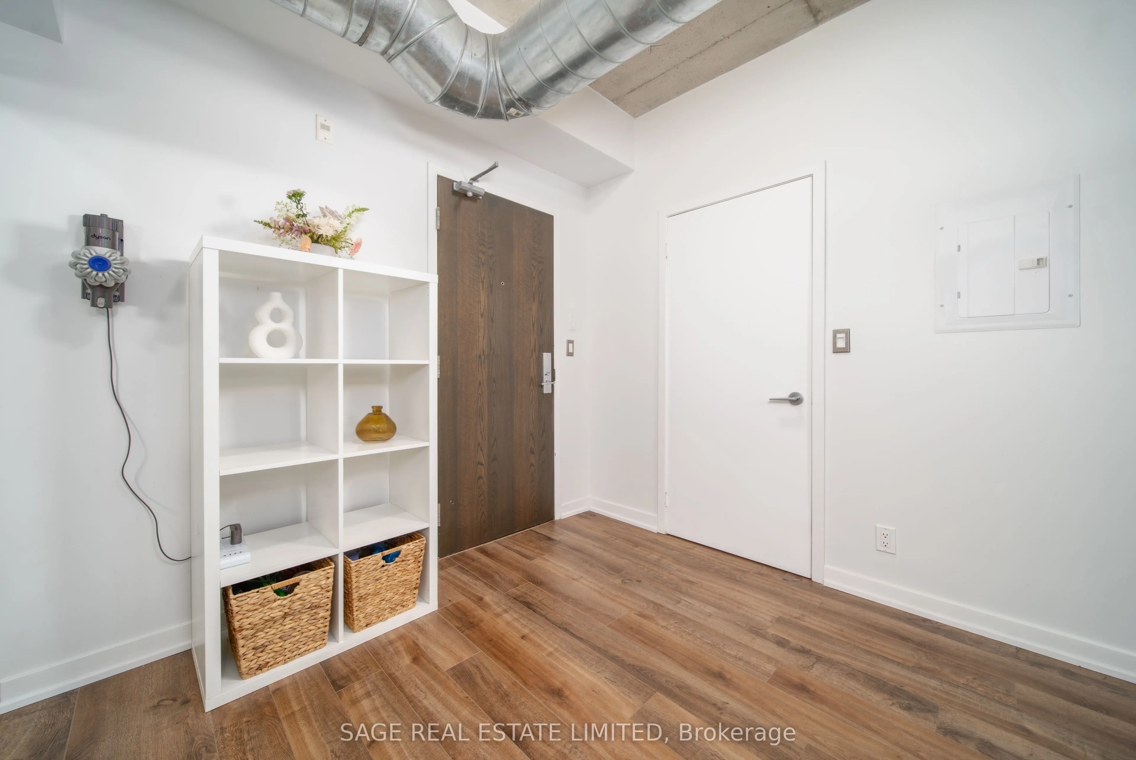 201 Carlaw Avenue #128