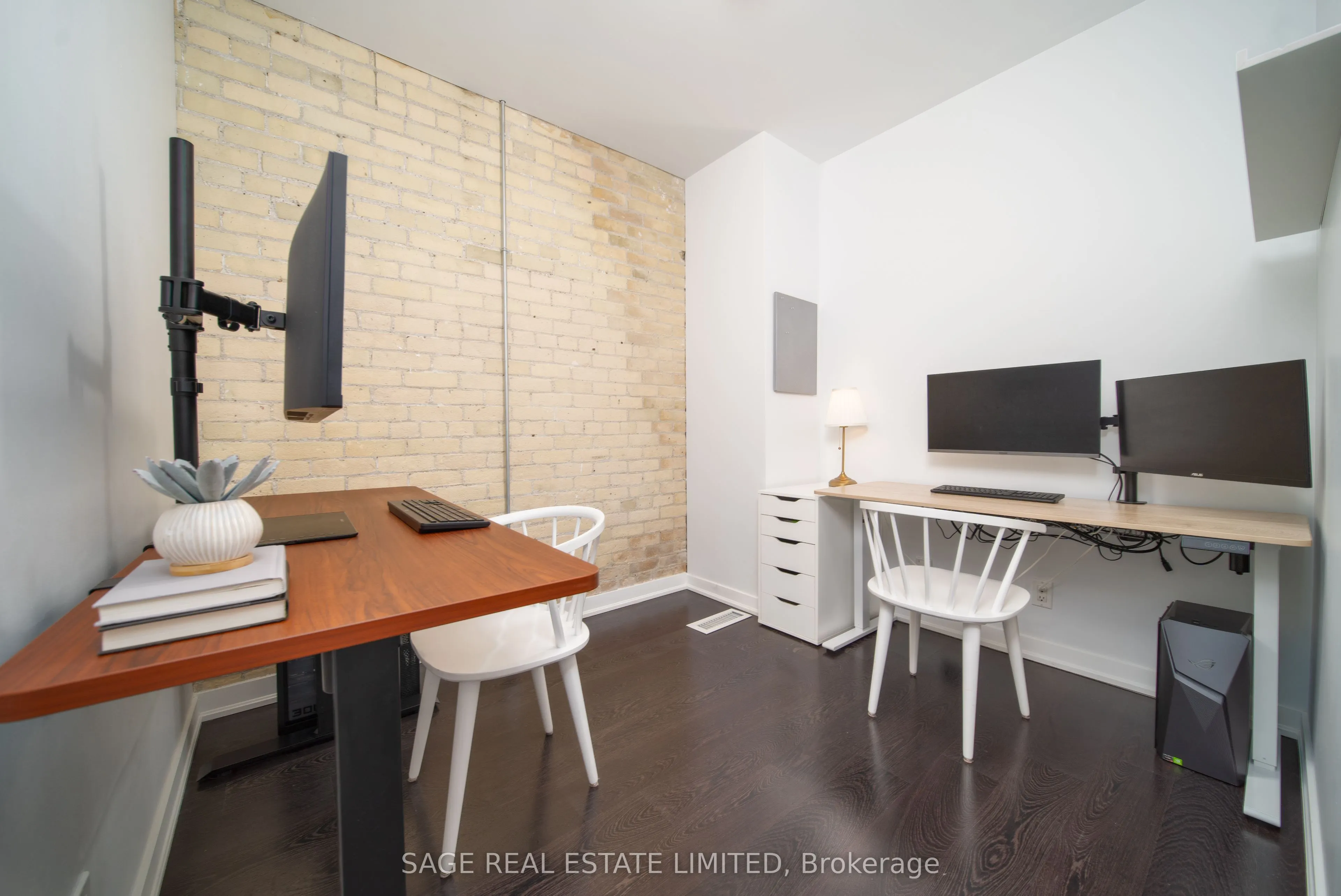 201 Carlaw Avenue #128
