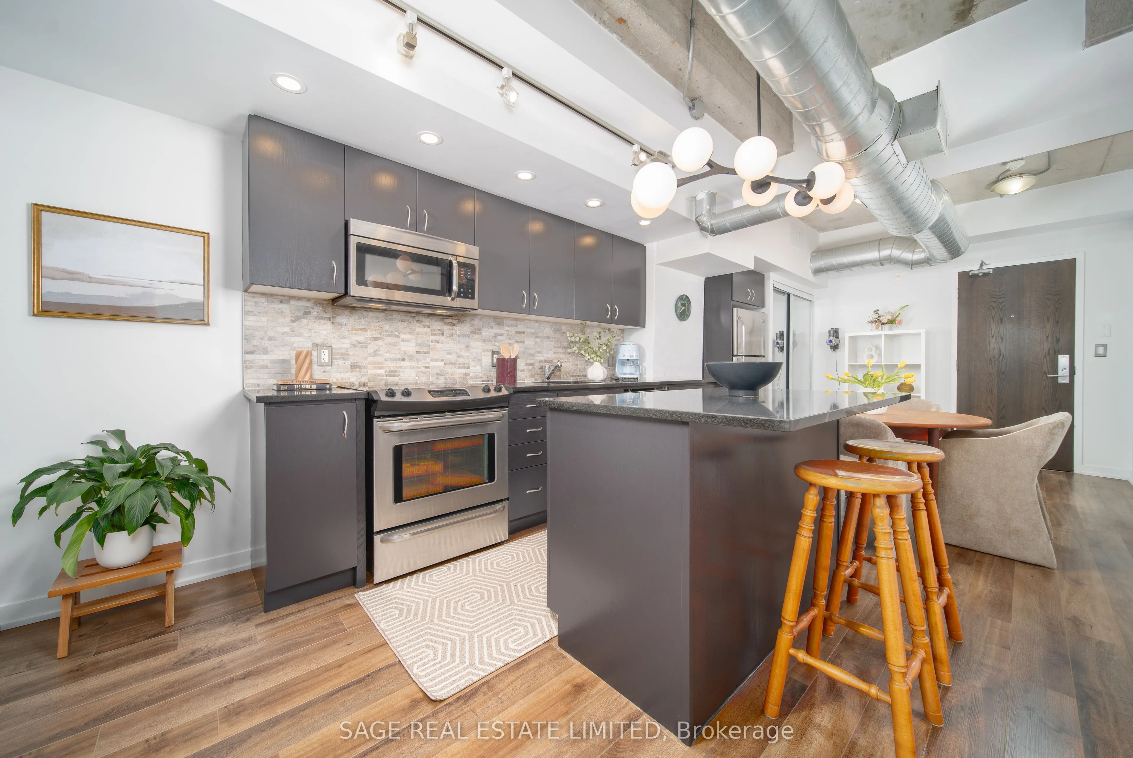 201 Carlaw Avenue #128