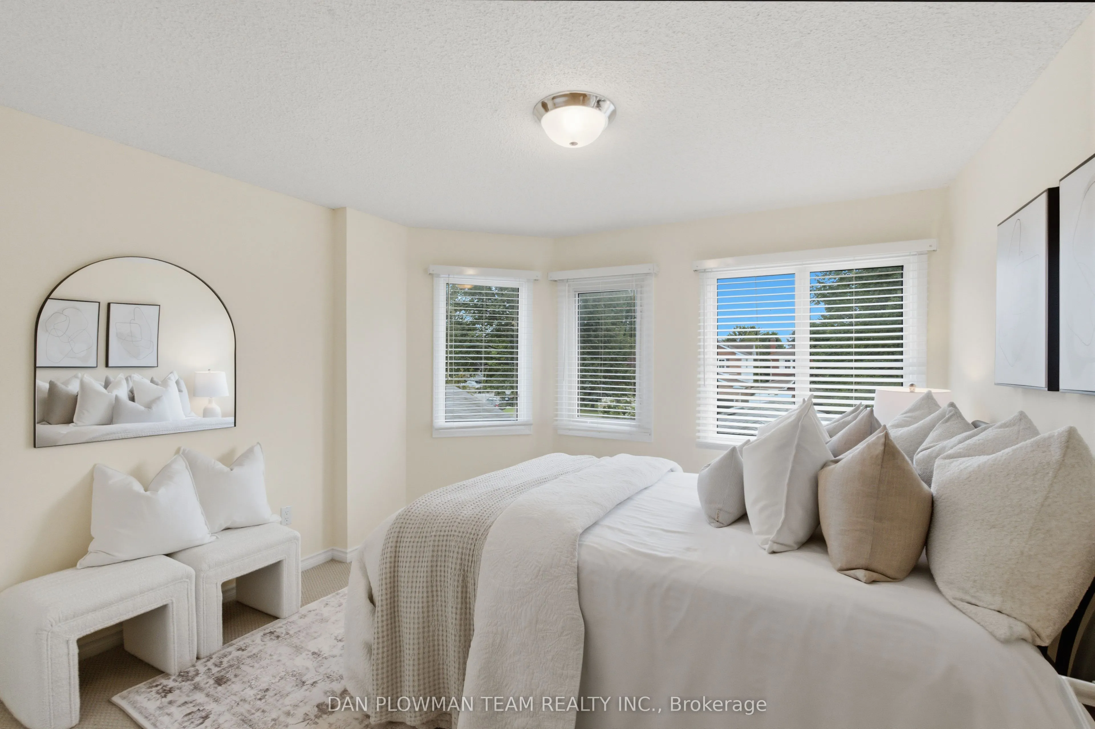6 Saddlebrook Court
