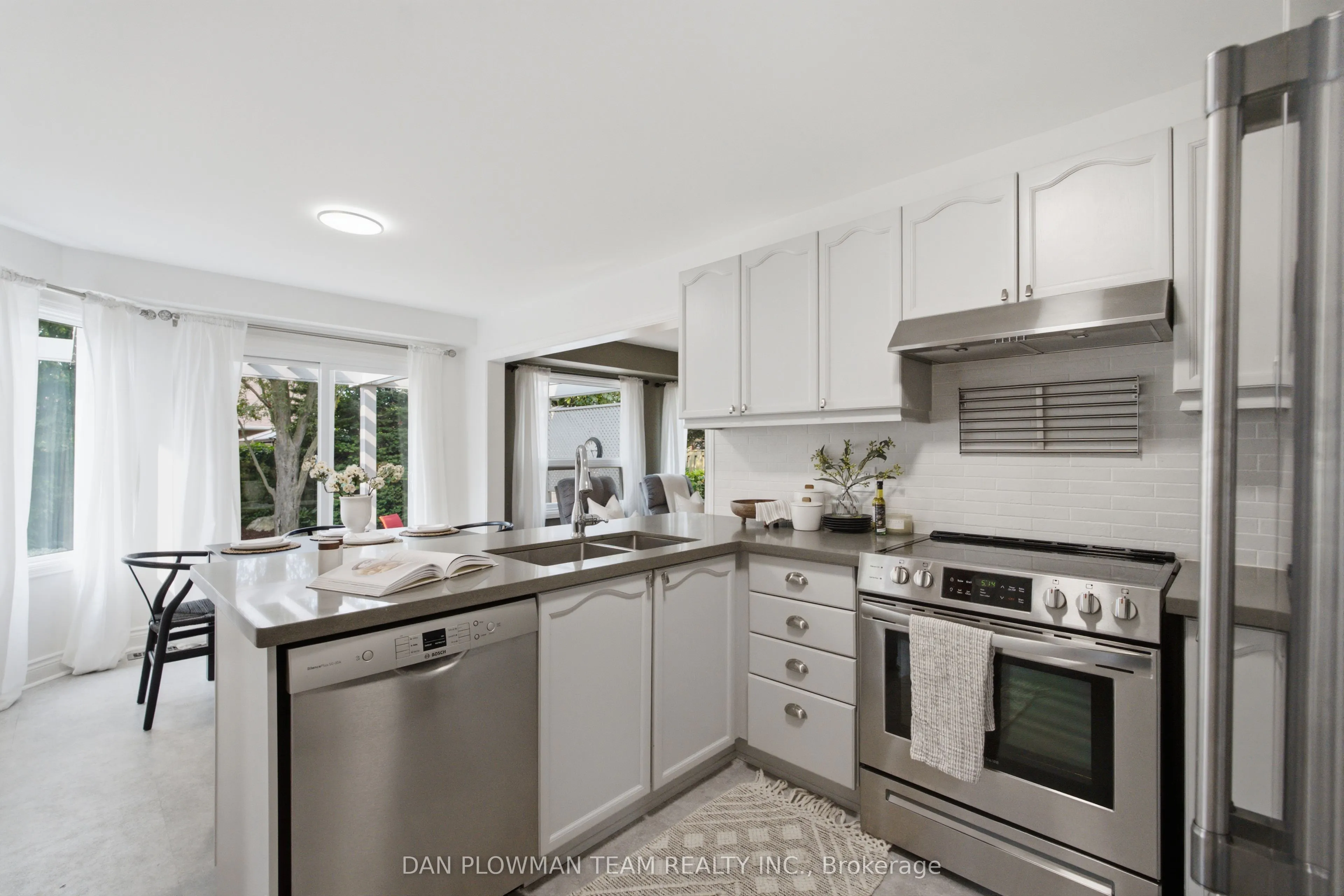 6 Saddlebrook Court