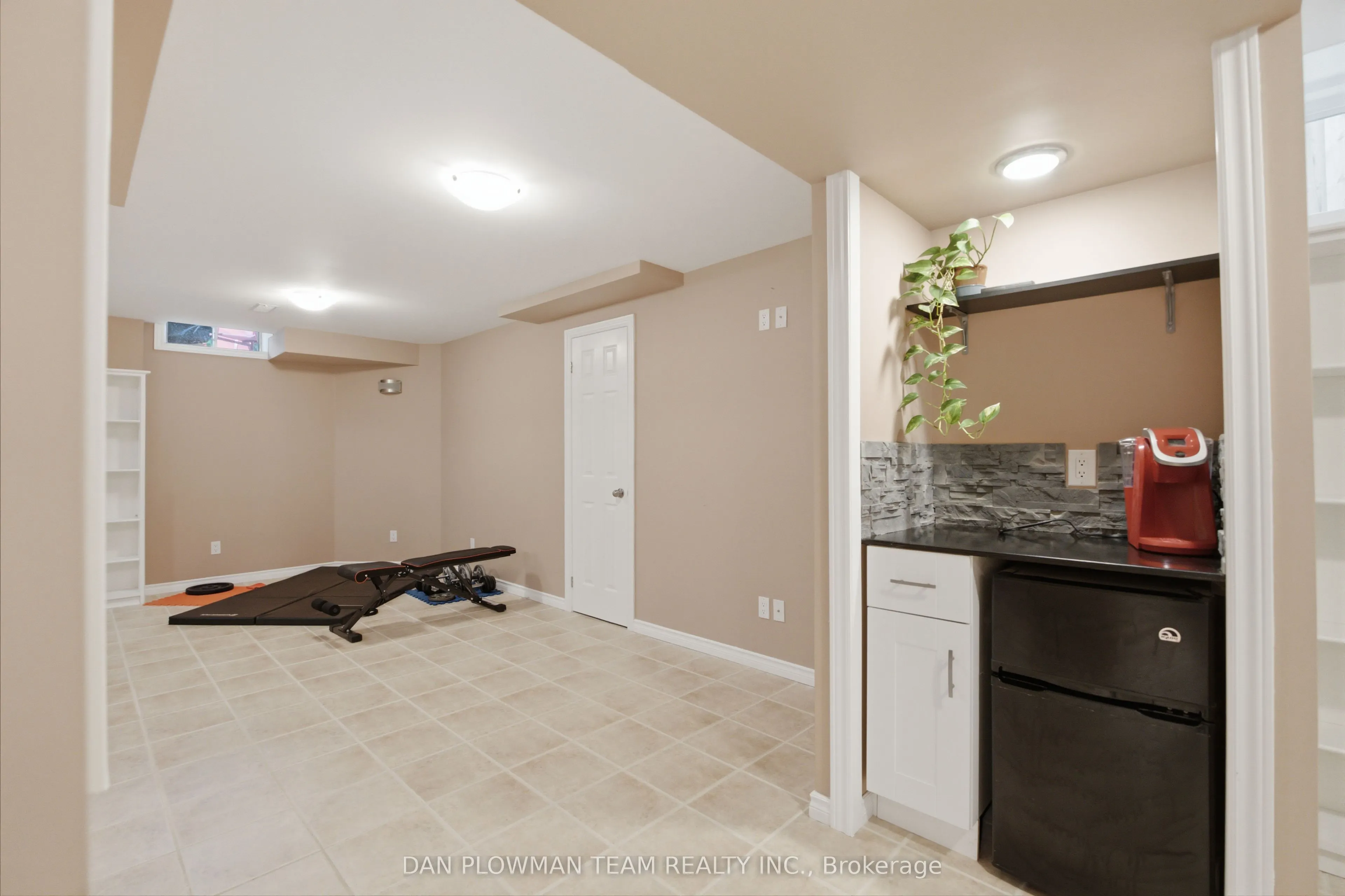 6 Saddlebrook Court