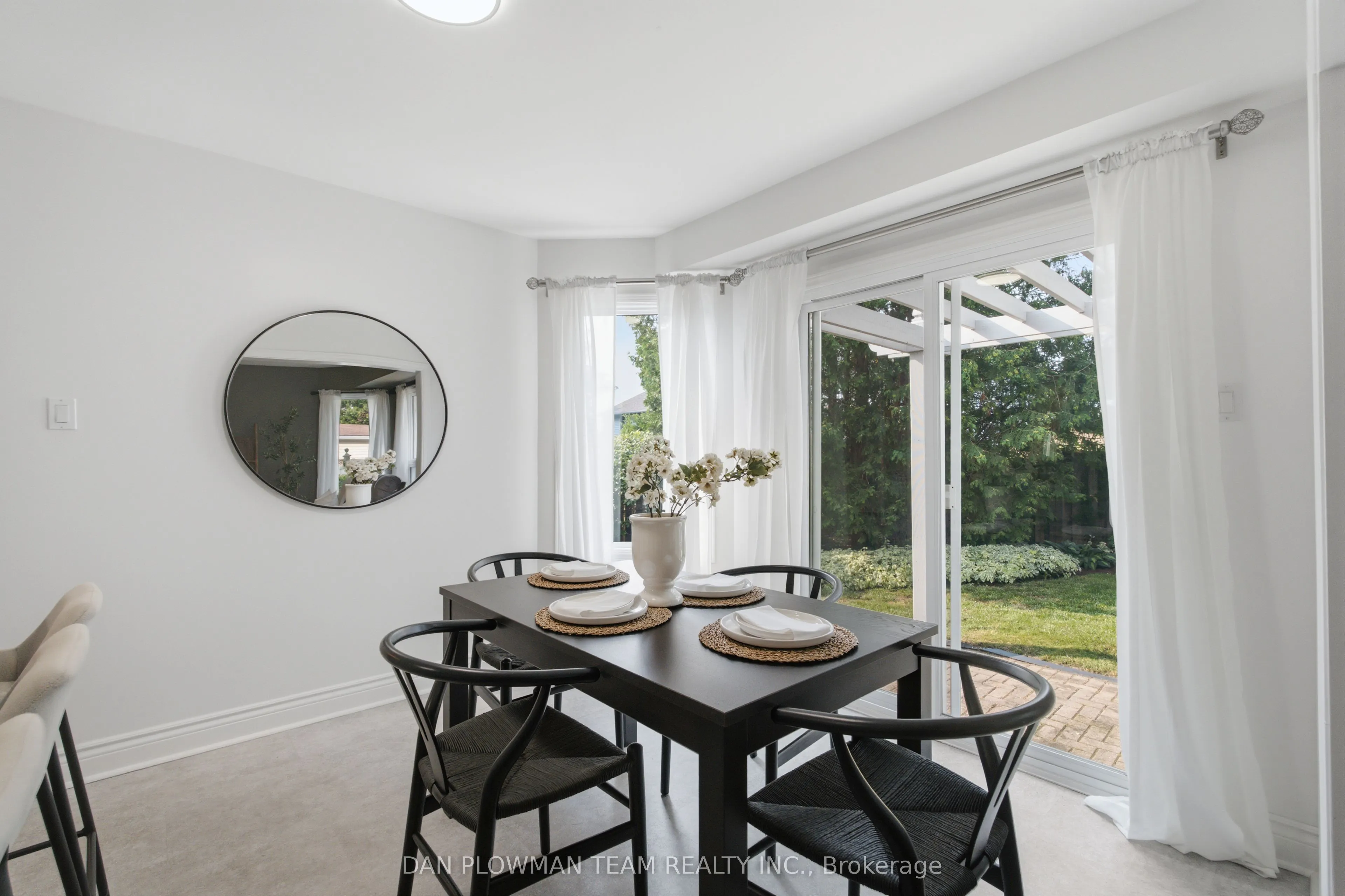 6 Saddlebrook Court