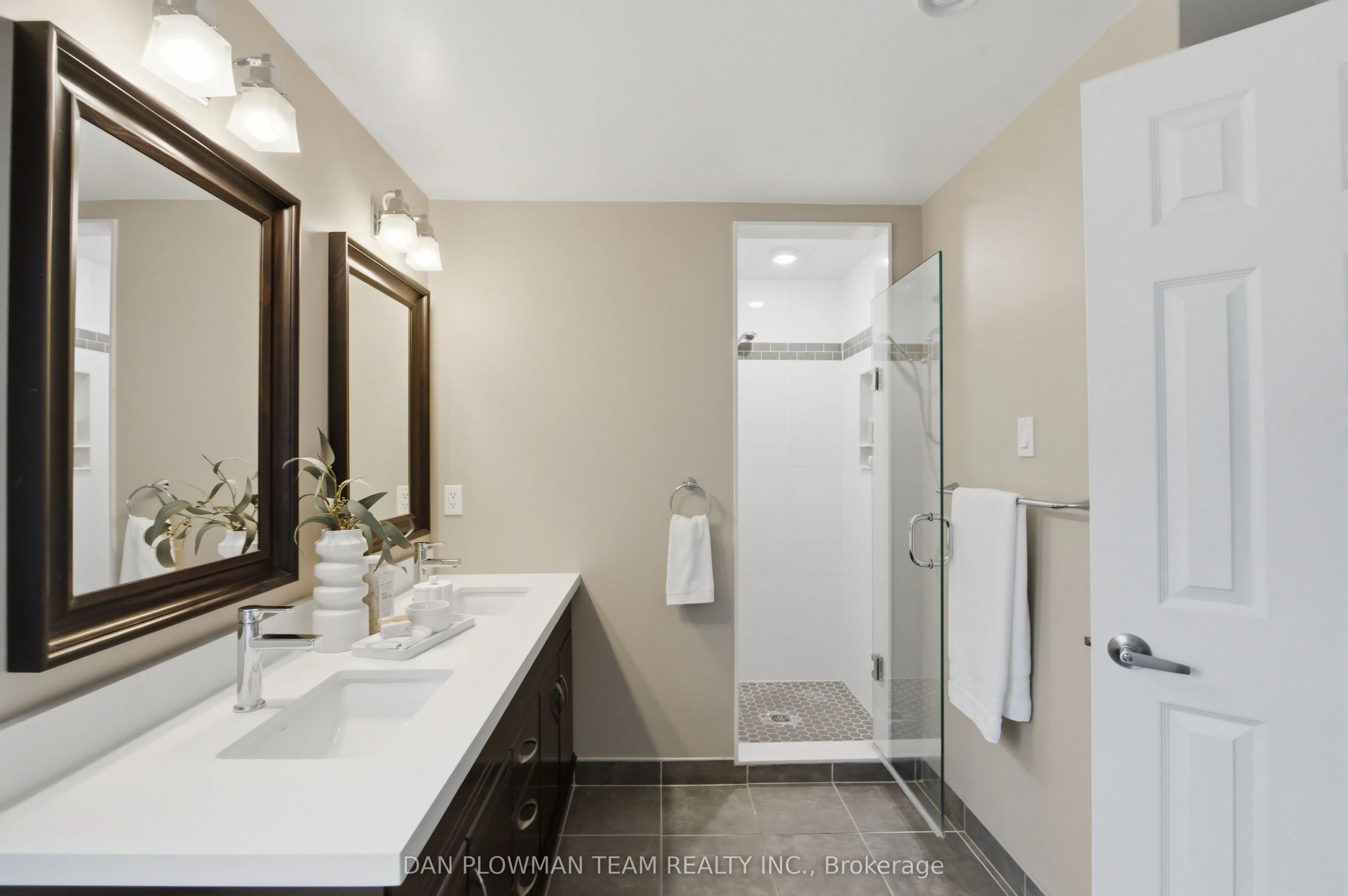 6 Saddlebrook Court