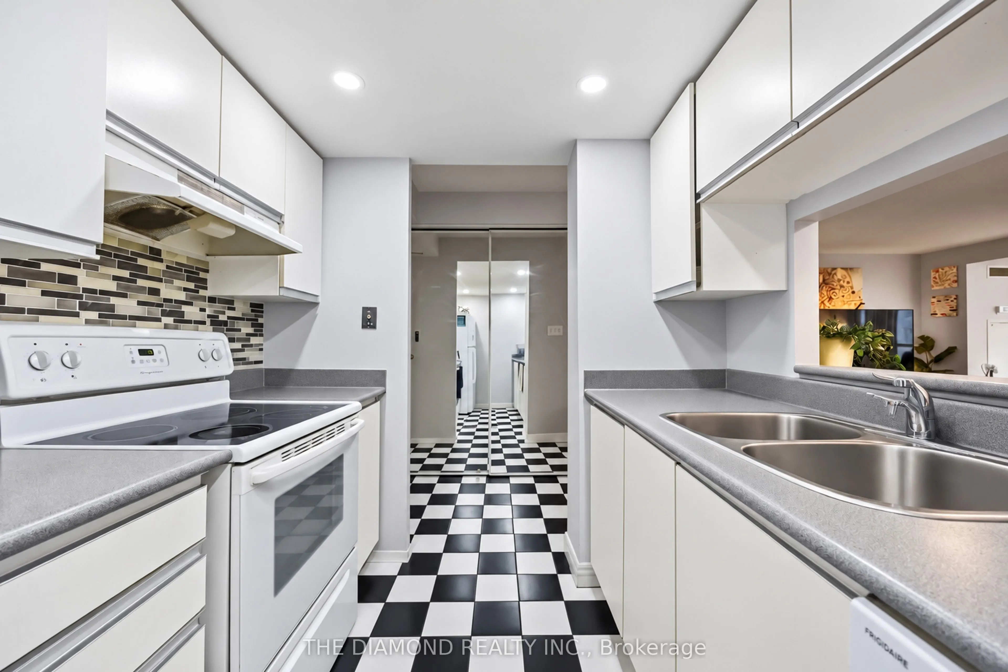 2550 Lawrence Avenue E #816