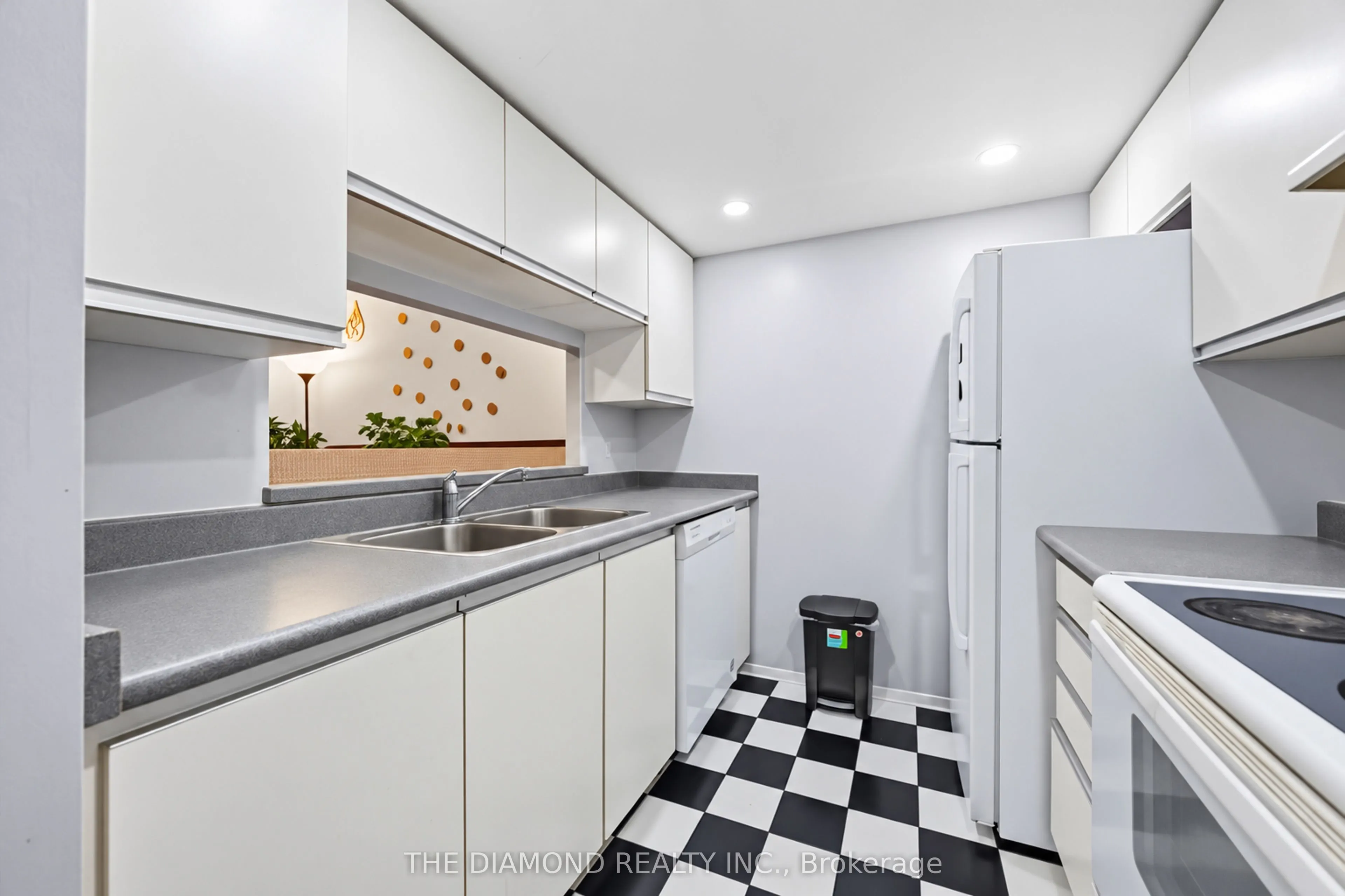 2550 Lawrence Avenue E #816