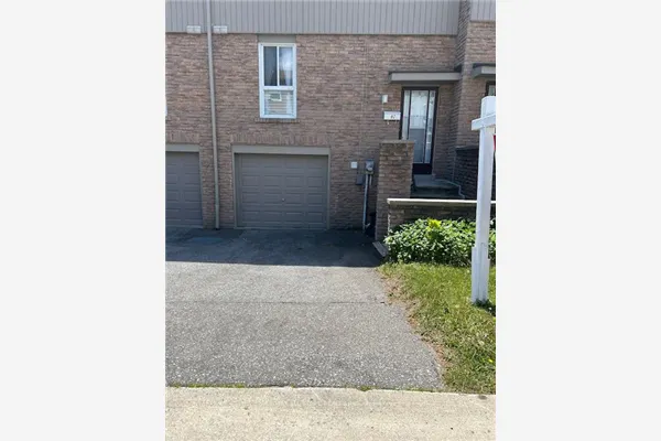 201 Alexmuir Boulevard