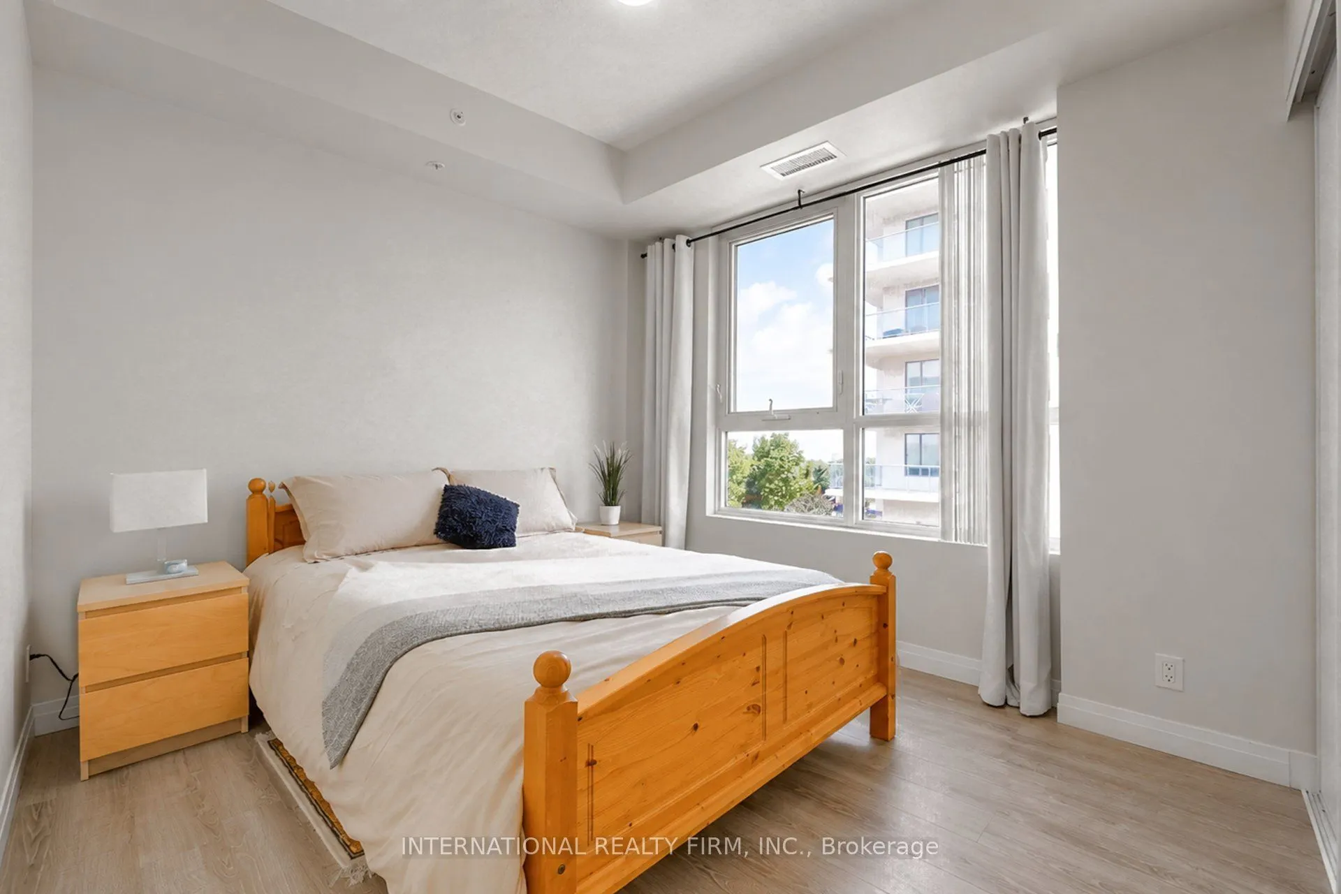 22 East Haven Drive #812