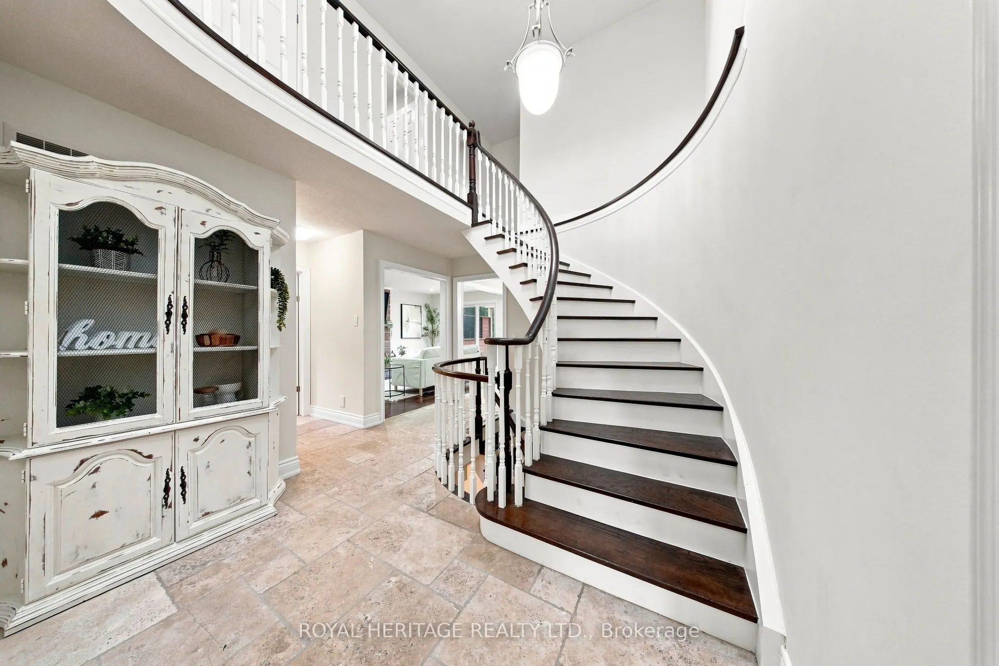 816 Sheppard Avenue