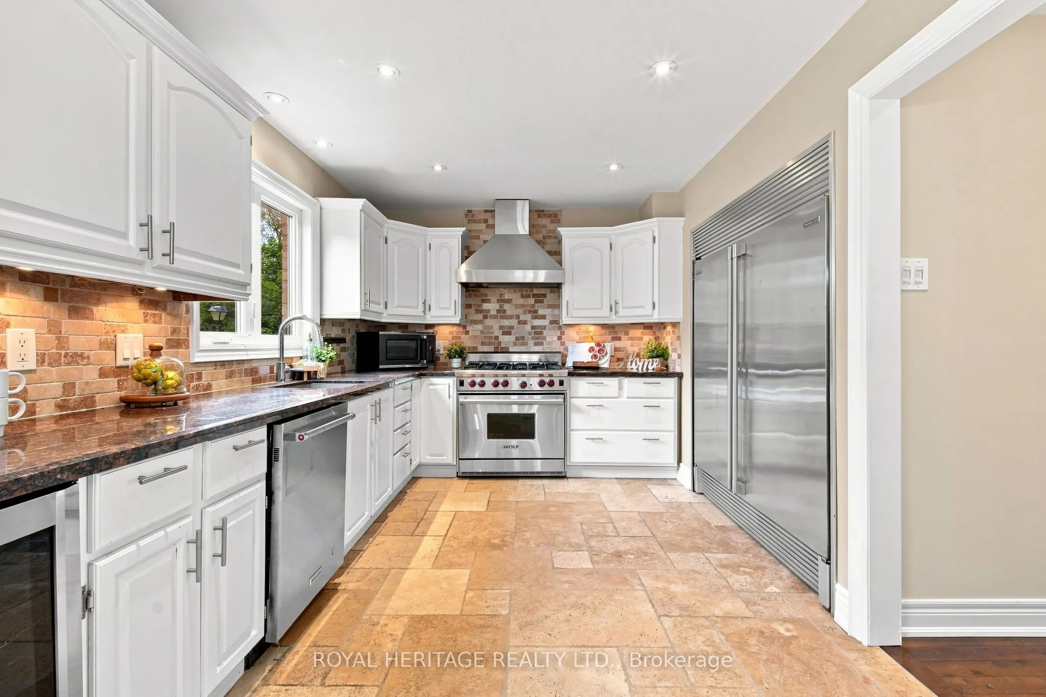 816 Sheppard Avenue