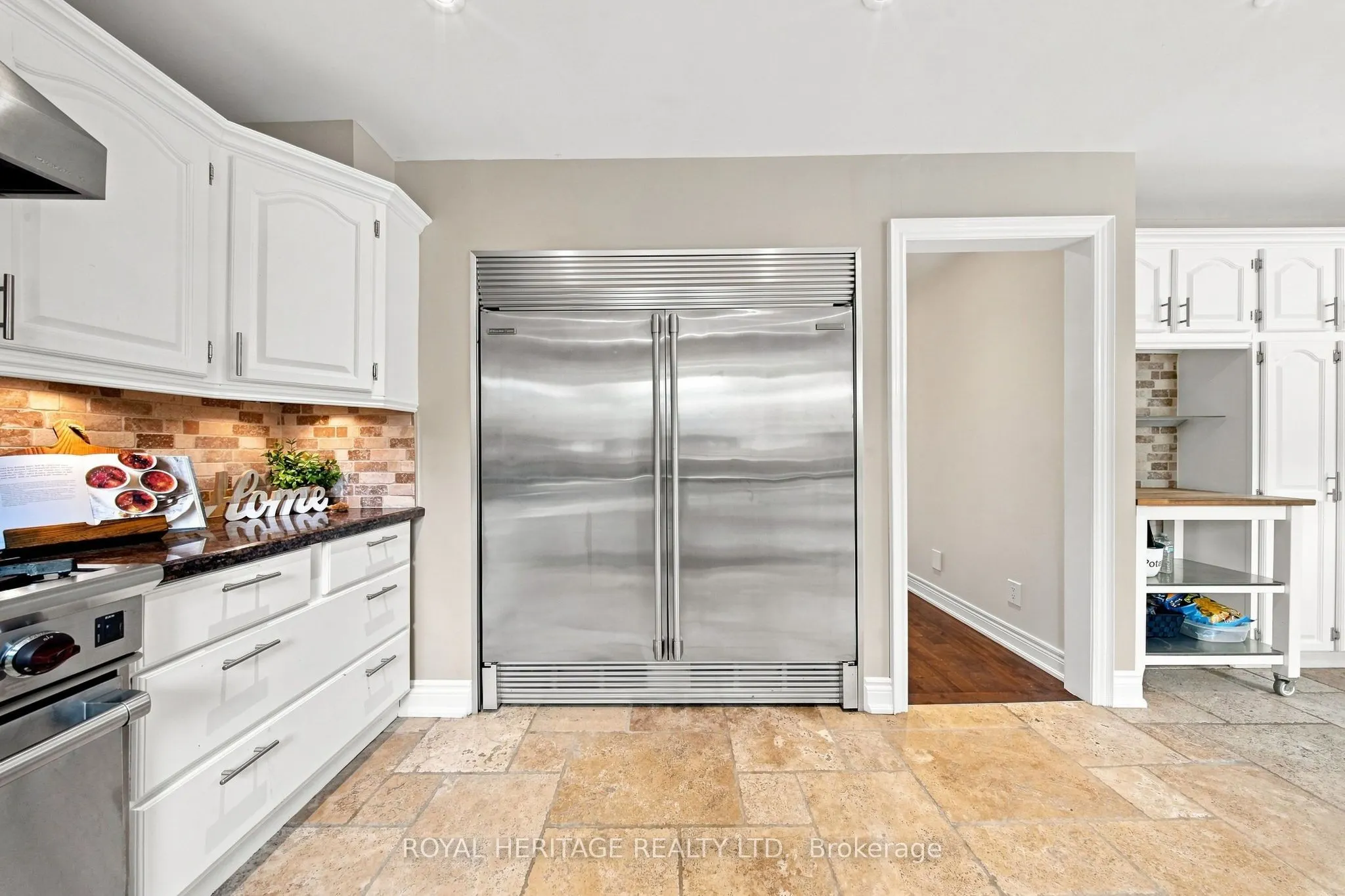 816 Sheppard Avenue