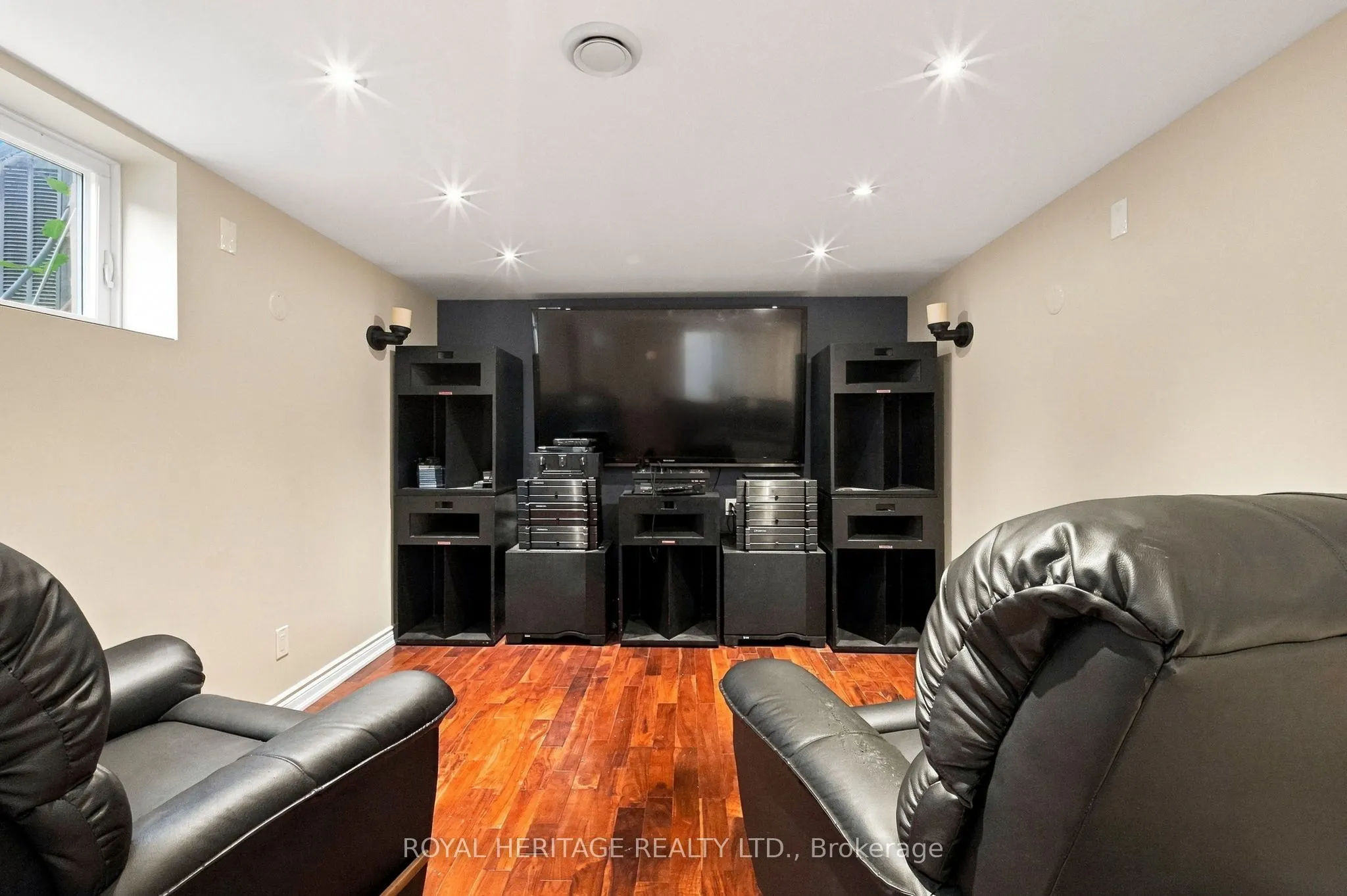 816 Sheppard Avenue