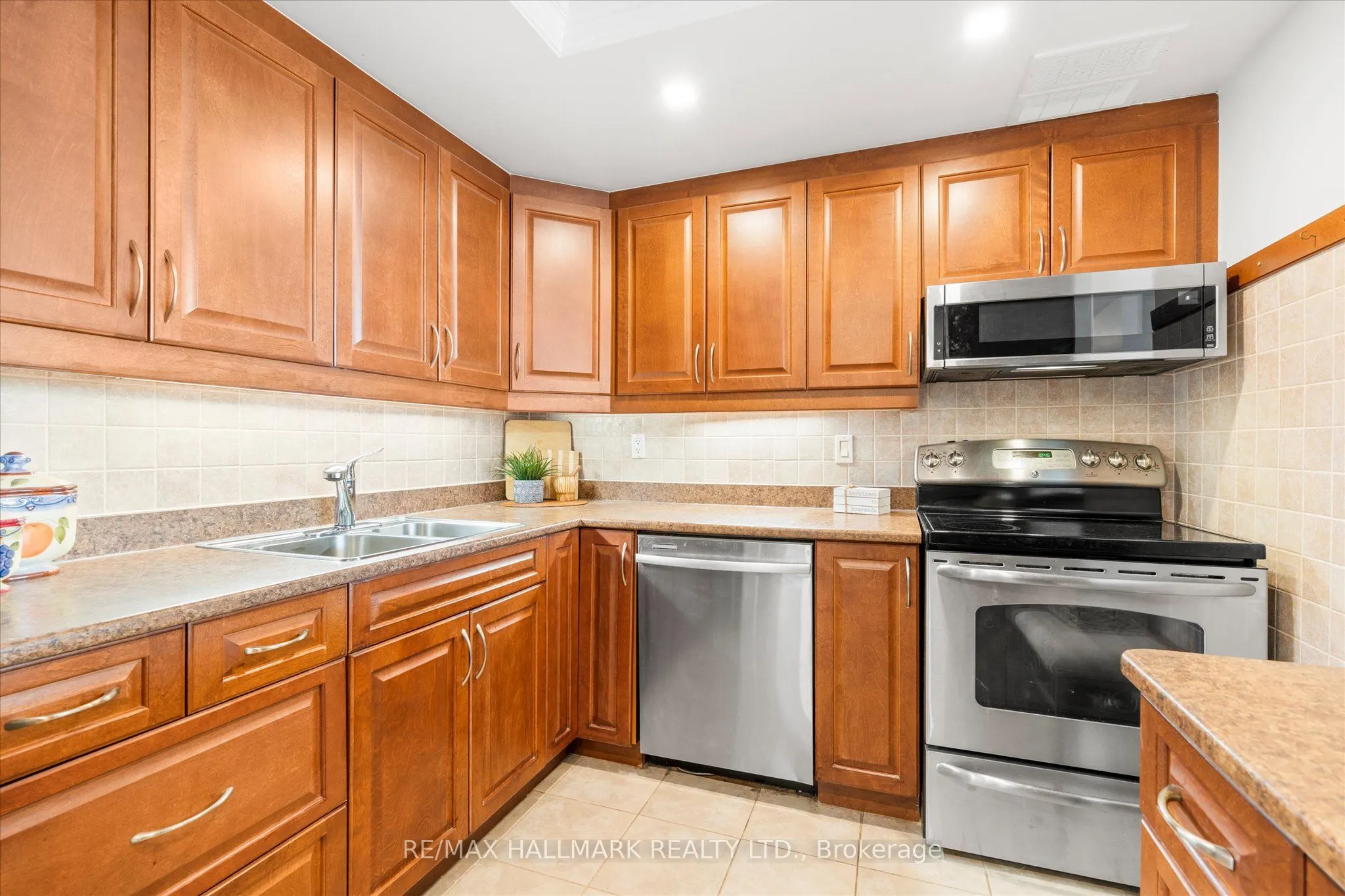 20 Dean Park Road #902