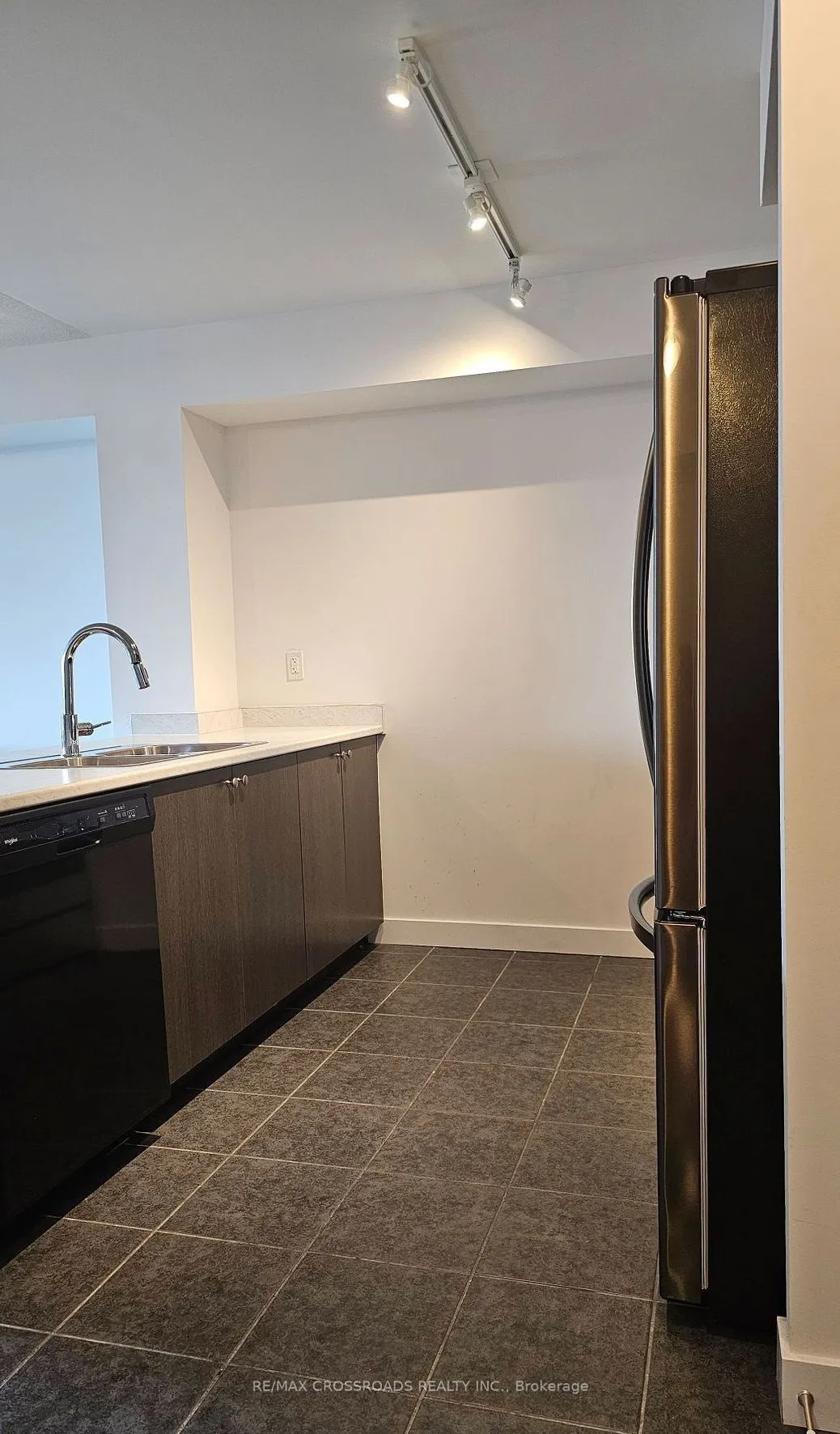 8 Trent Avenue #502