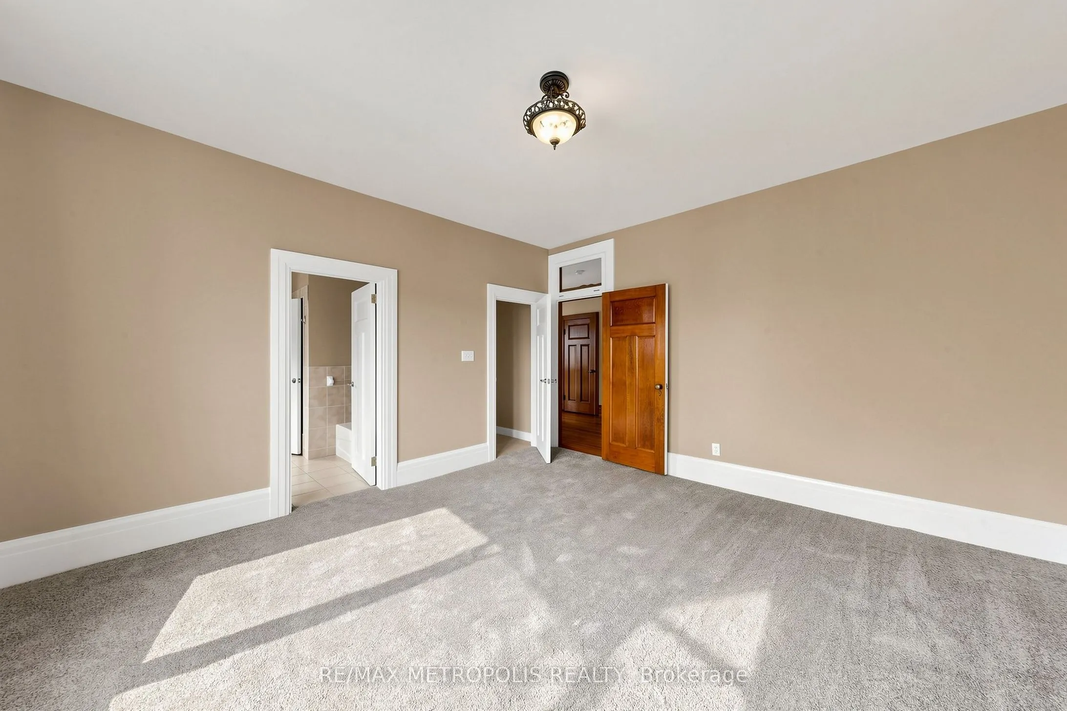 1110 Simcoe Street S #Upper #2